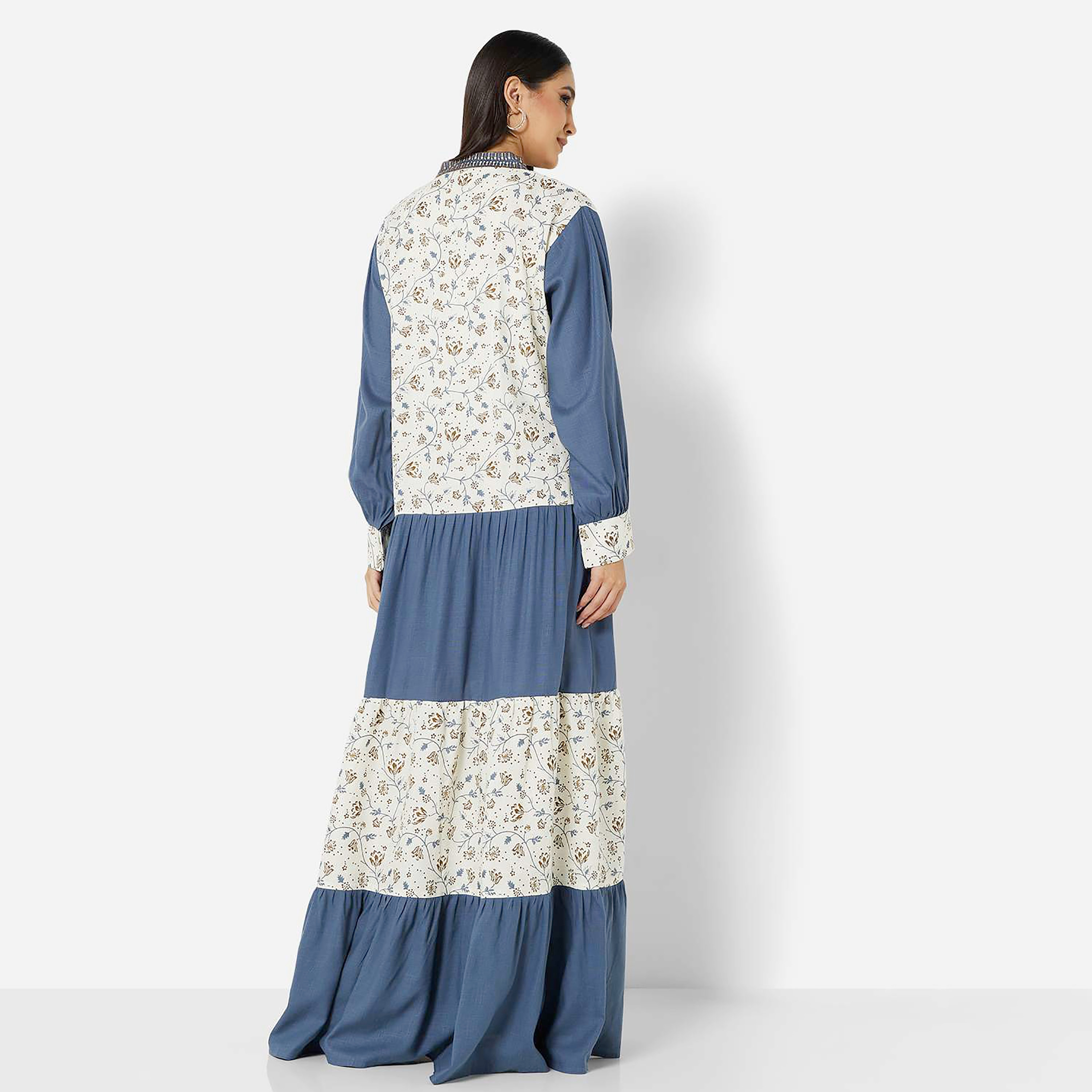 هناء وسارة جلابية نسائية باللون الأزرق مطرزة بياقة دائرية-women-arabicclothing-jalabiyas-image-4