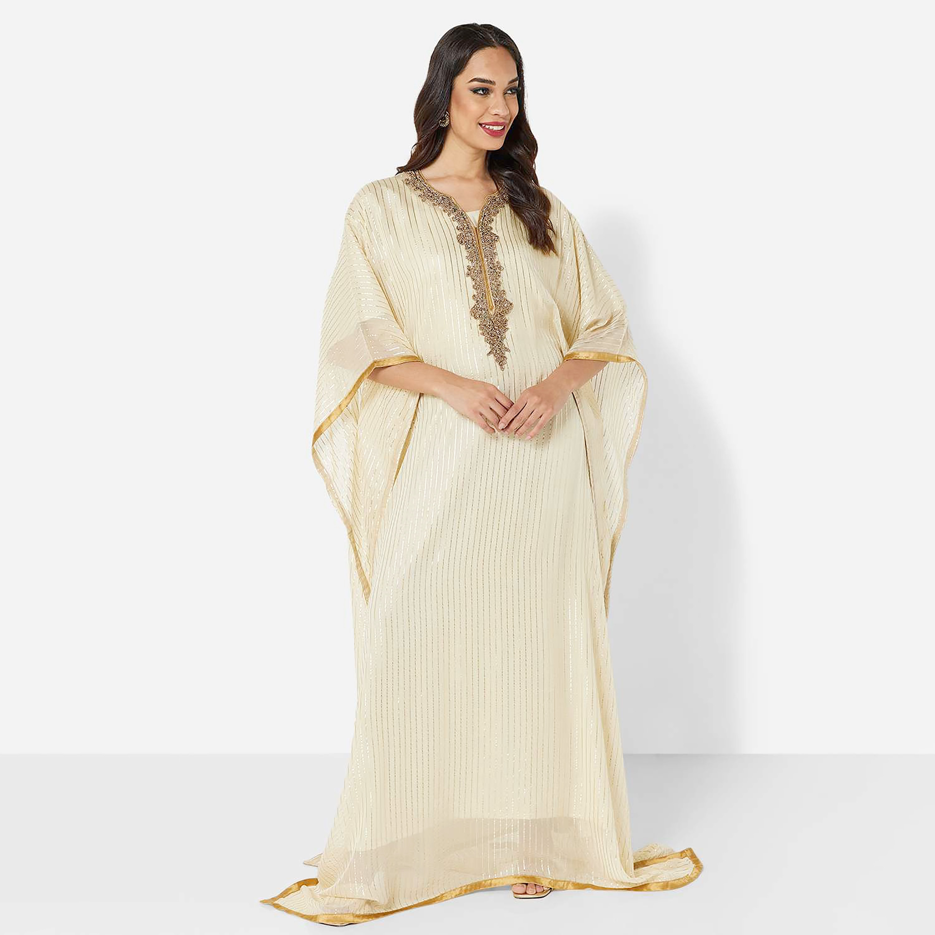 جلابية نسائية من هنا وسارة بأكمام واسعة ومزينة باللون البيج-women-arabicclothing-jalabiyas-image-1