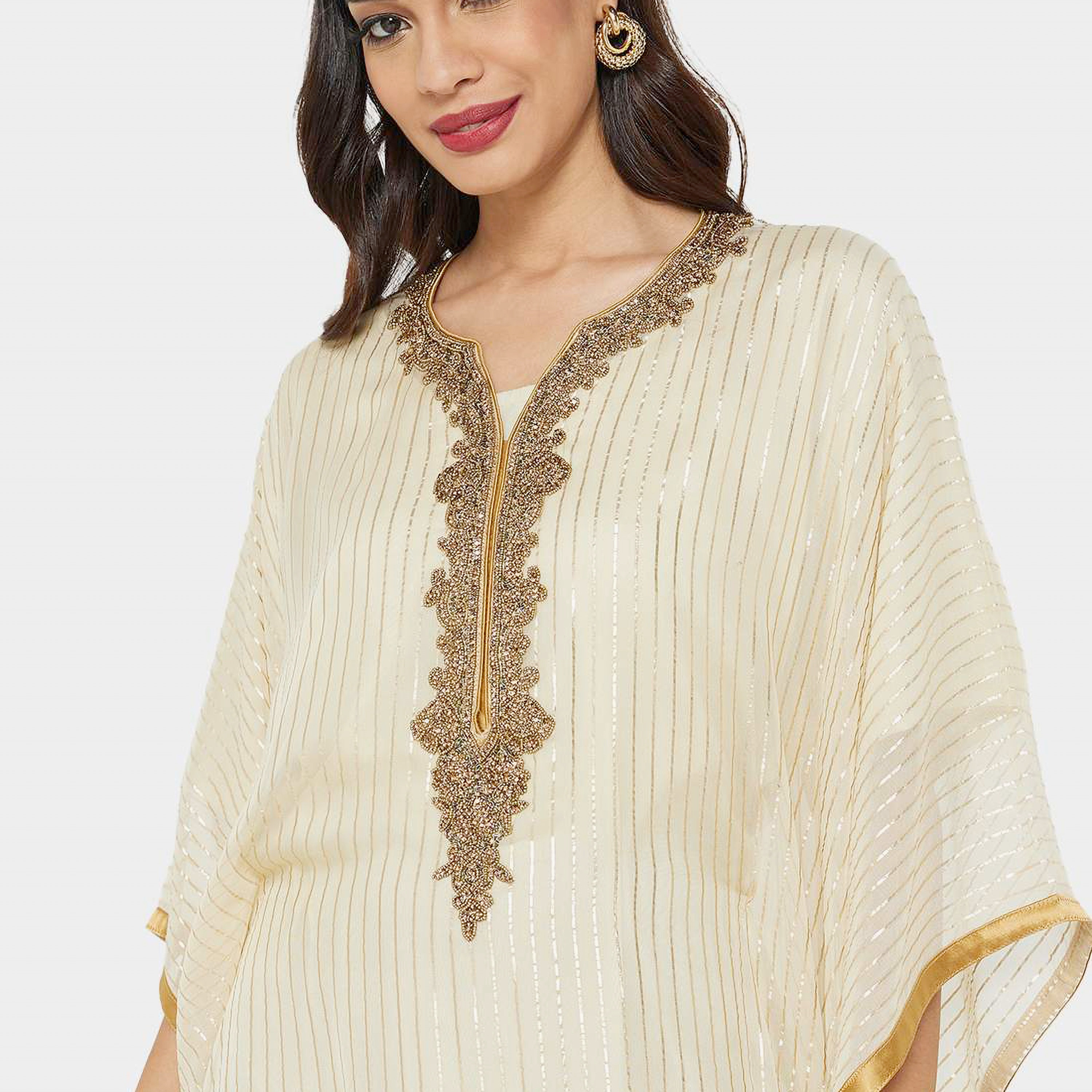 جلابية نسائية من هنا وسارة بأكمام واسعة ومزينة باللون البيج-women-arabicclothing-jalabiyas-image-2