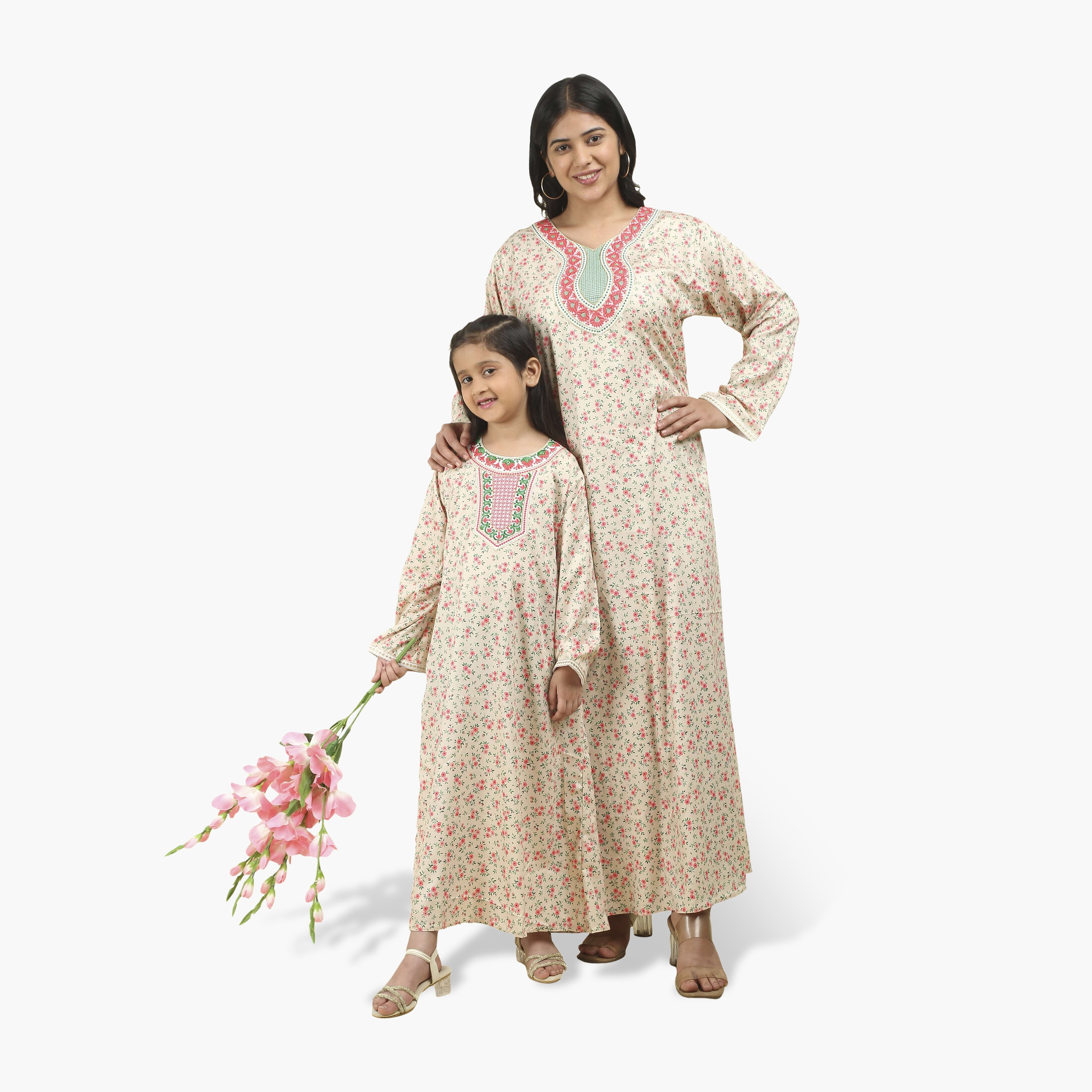 جلابية بناتي قماش ساتان بصدرية مطرزة وطبعة زهور من هنا أند سارة-girls-arabicclothing-jalabiyas-image-2