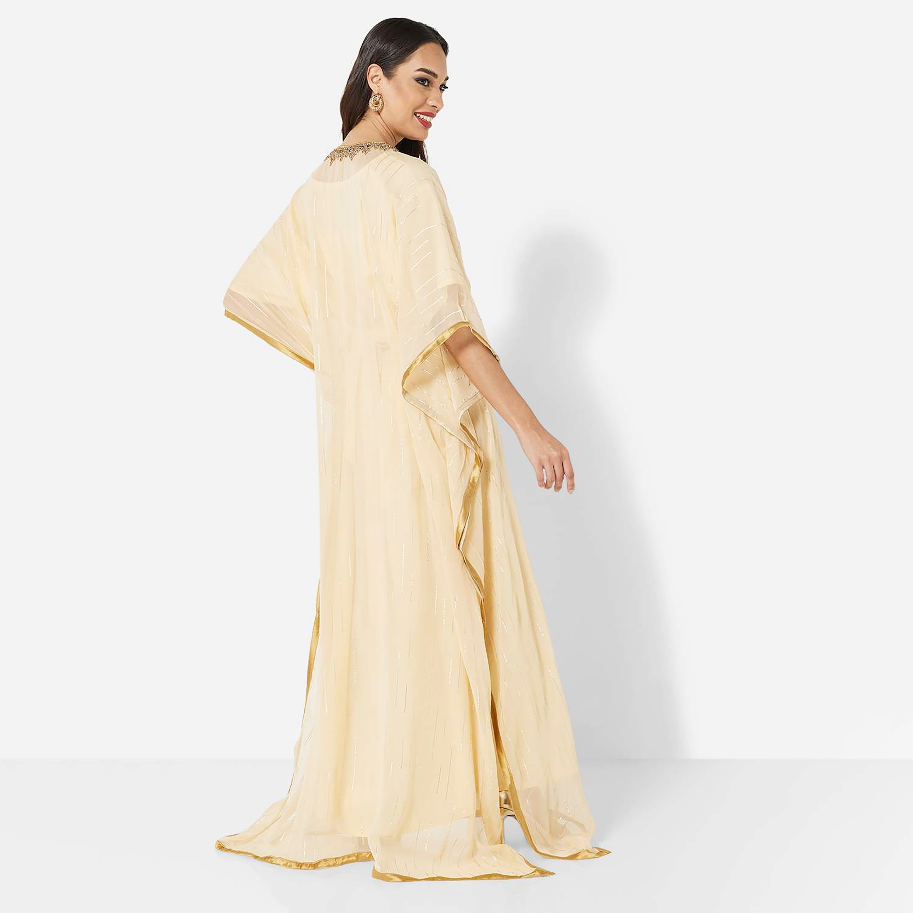 جلابية نسائية من هنا وسارة بأكمام واسعة ومزينة باللون البيج-women-arabicclothing-jalabiyas-image-4