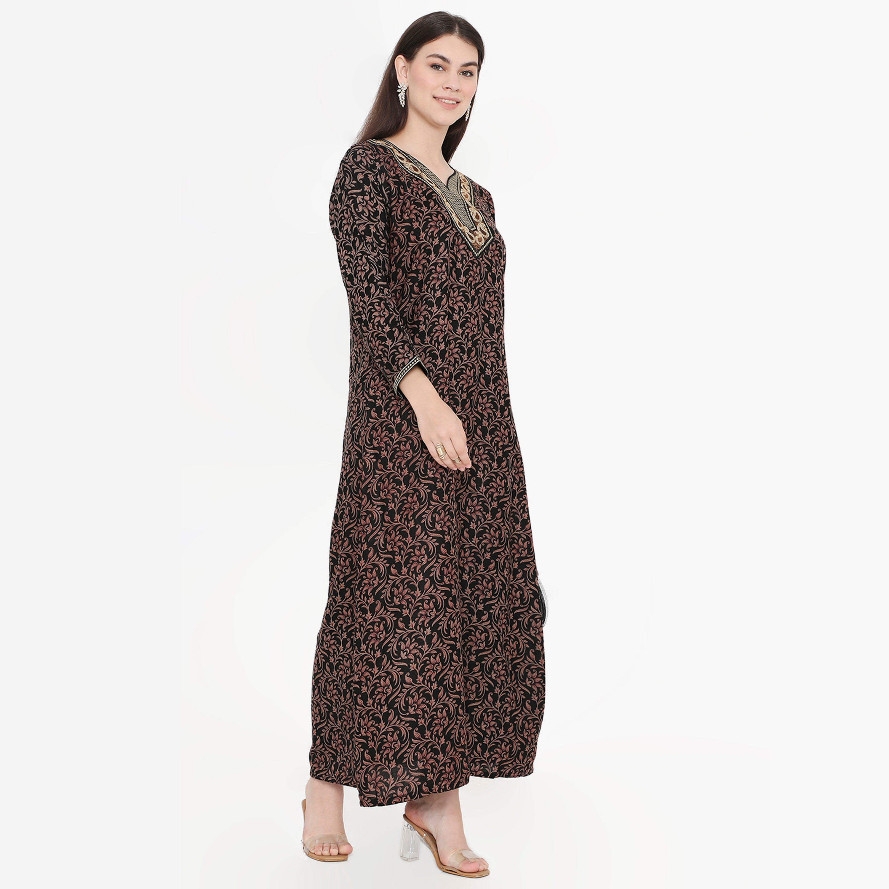 جلابية نسائية مطرزة بطبعة كاملة ومطرزة ذات يوك من هناء وسارة-women-arabicclothing-jalabiyas-image-4