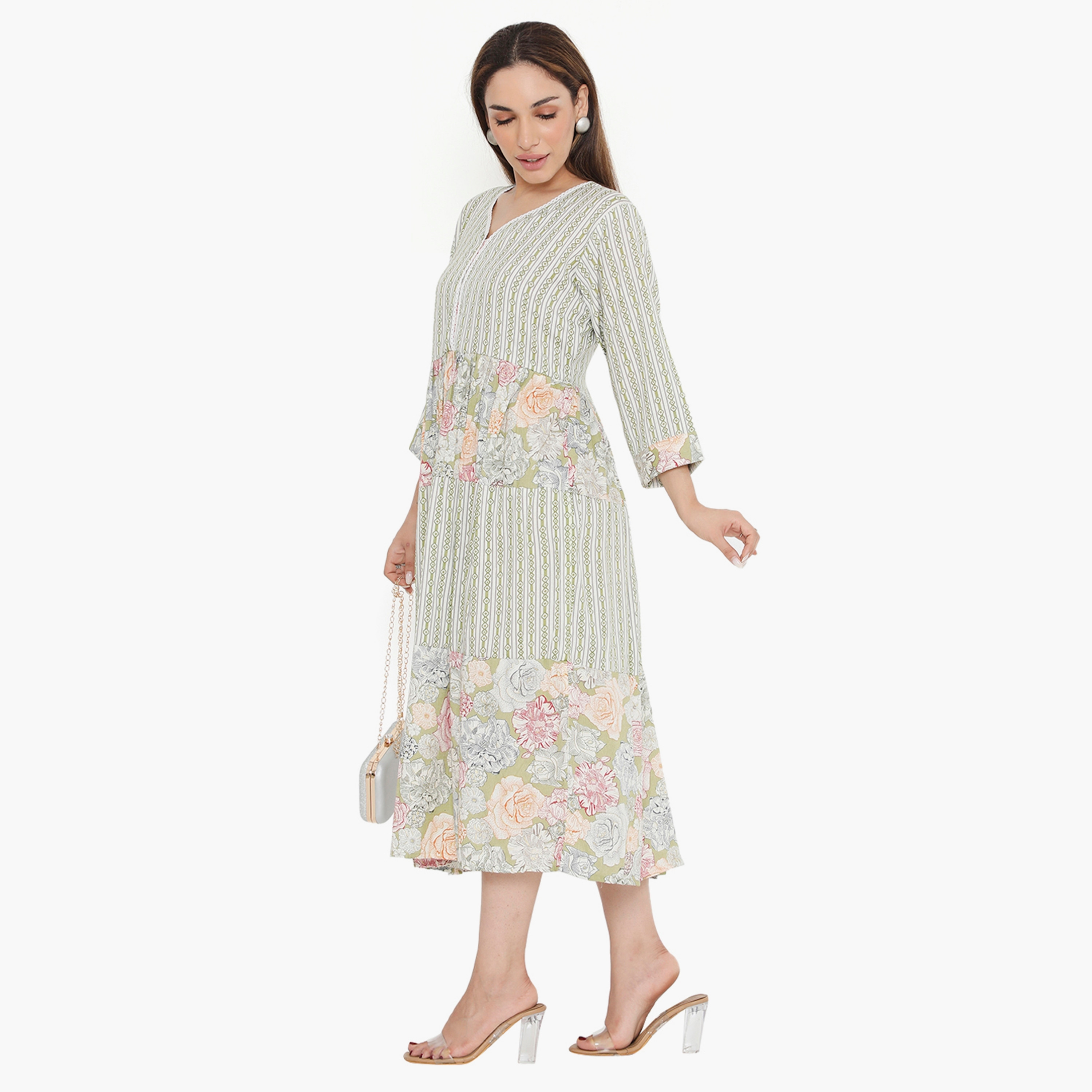 جلابية نسائية مخططة ومزخرفة بالورود من هناء وسارة-women-arabicclothing-jalabiyas-image-3