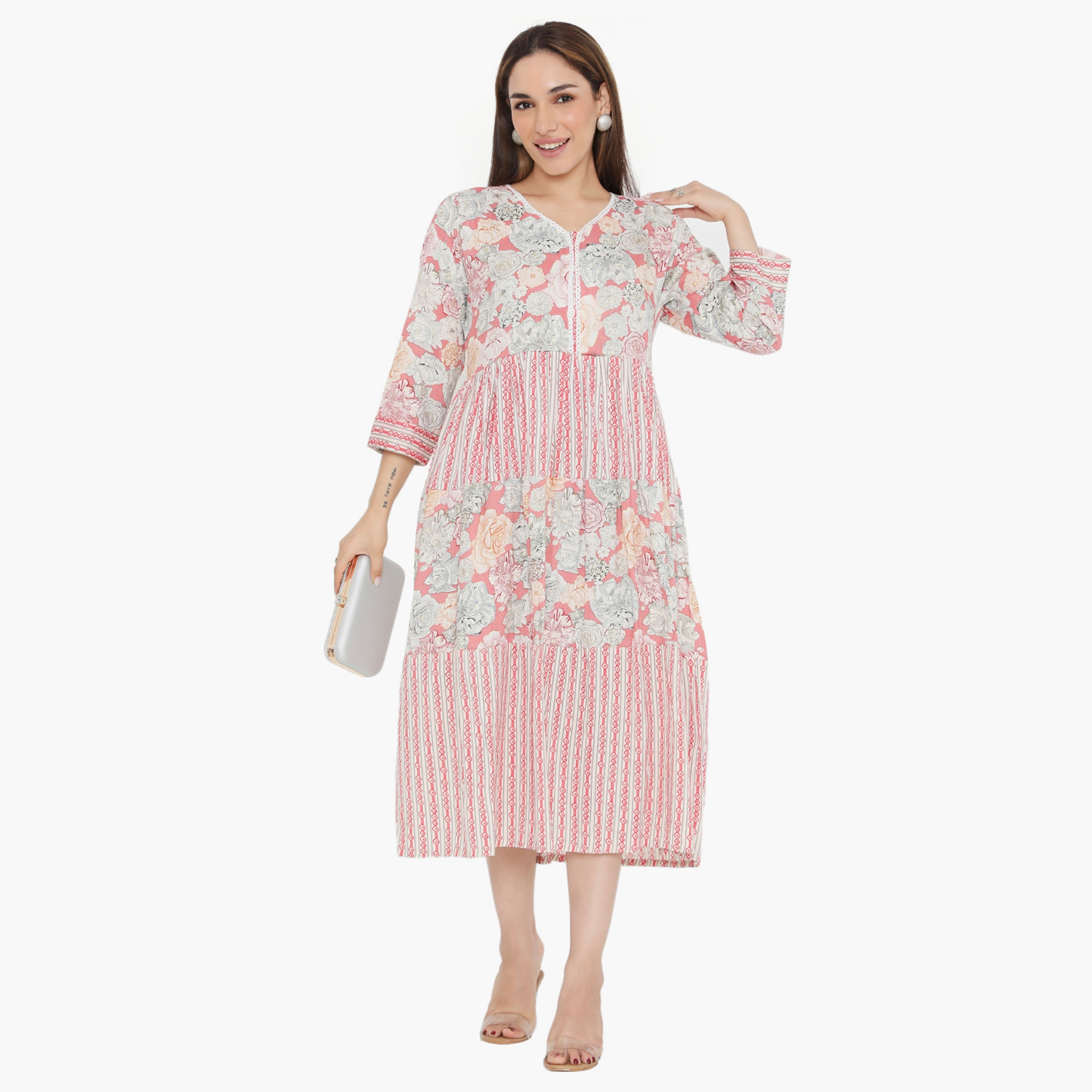 جلابية نسائية مزينة بالورود والخطوط باللون الوردي من هناء وسارة-women-arabicclothing-jalabiyas-image-1