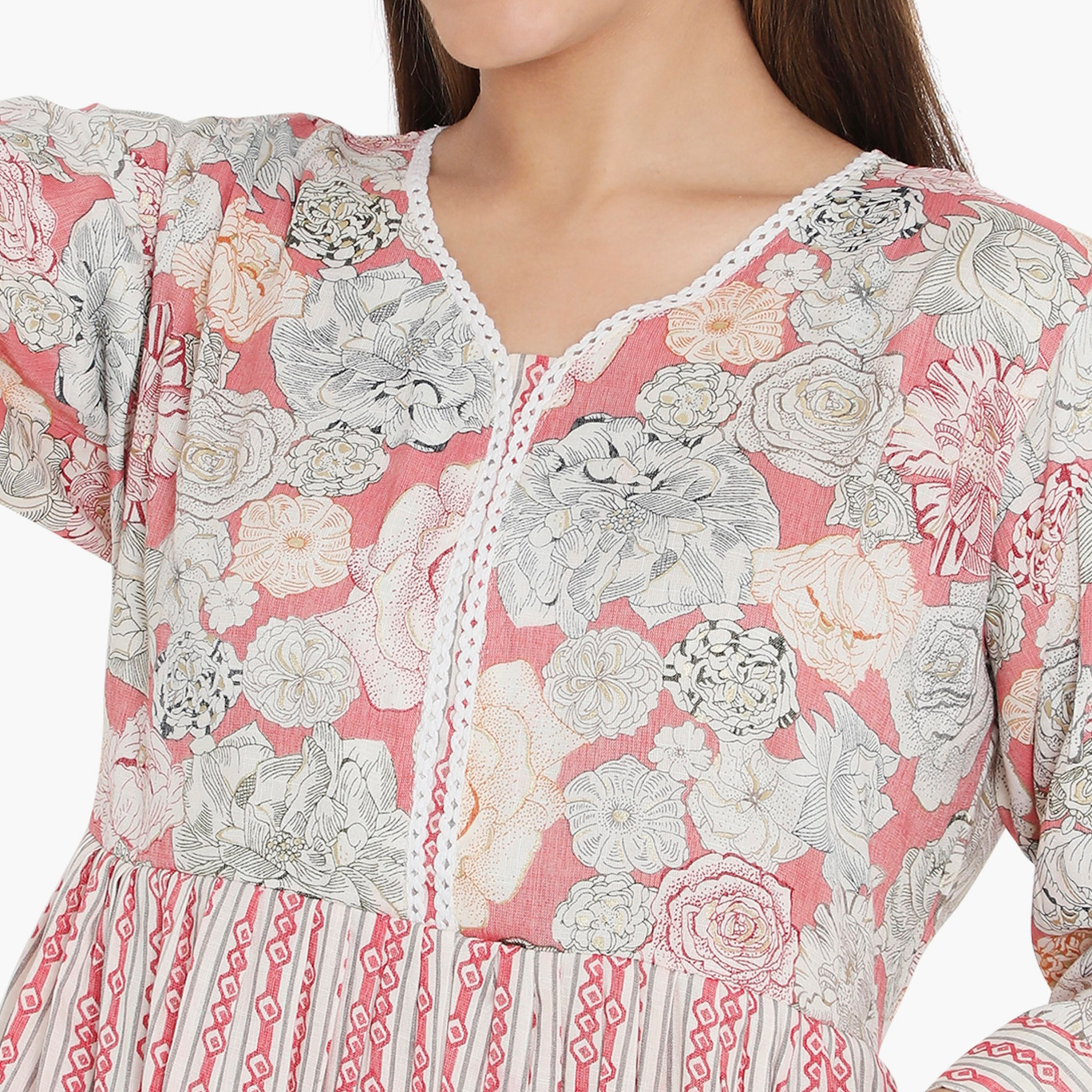 جلابية نسائية مزينة بالورود والخطوط باللون الوردي من هناء وسارة-women-arabicclothing-jalabiyas-image-2
