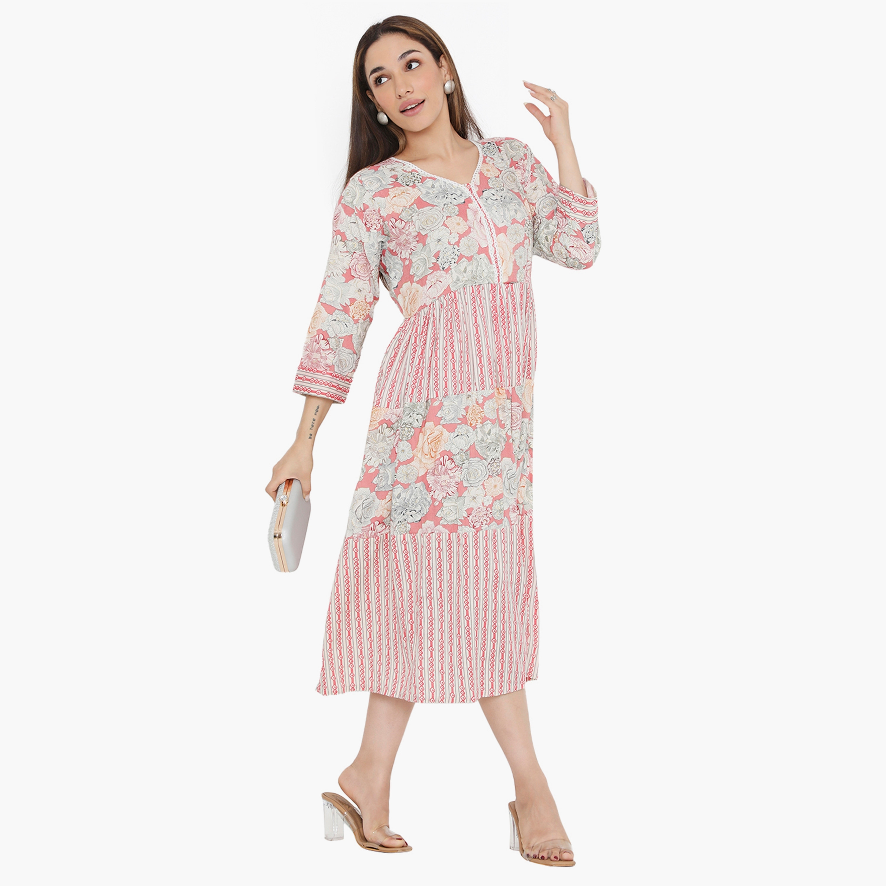 جلابية نسائية مزينة بالورود والخطوط باللون الوردي من هناء وسارة-women-arabicclothing-jalabiyas-image-4