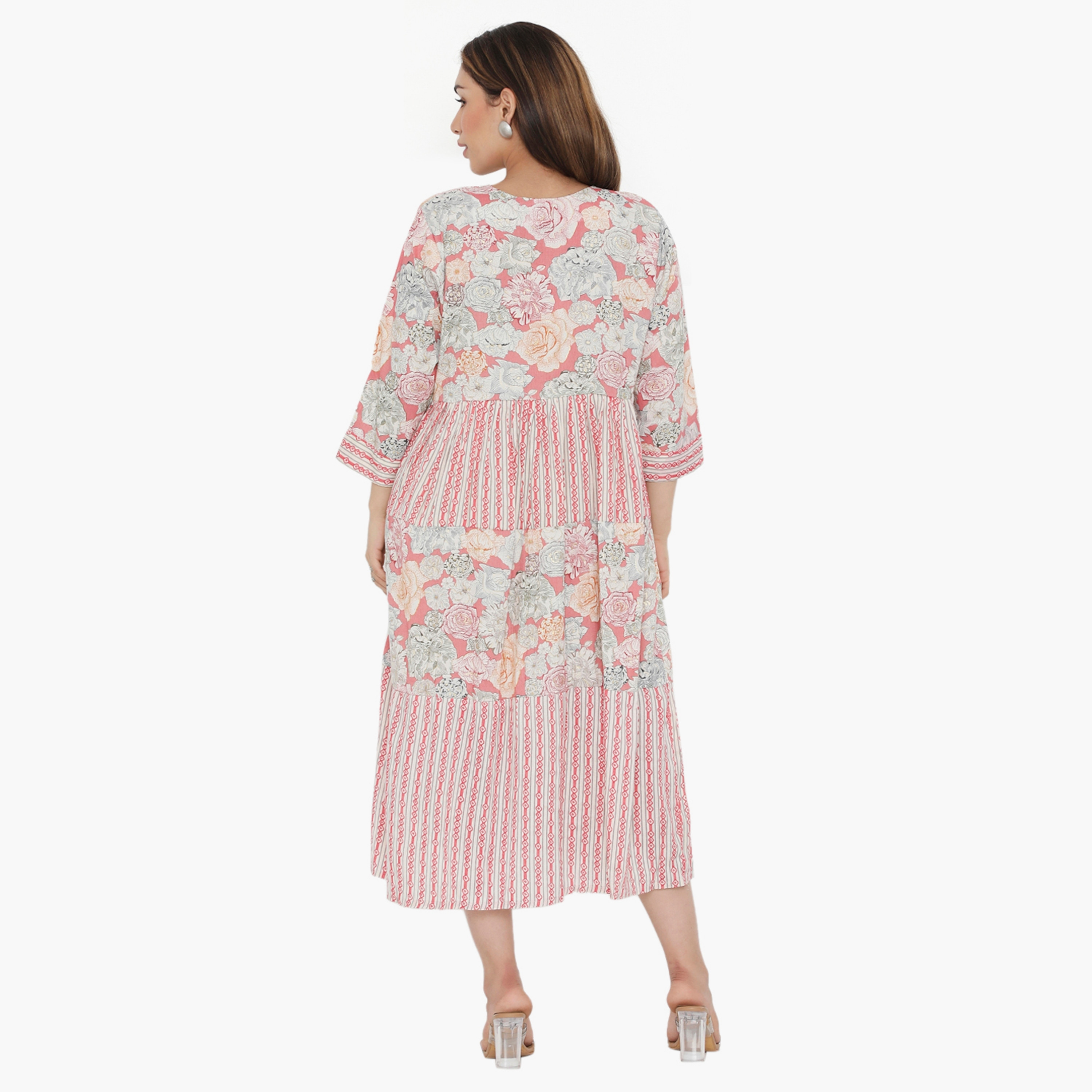 جلابية نسائية مزينة بالورود والخطوط باللون الوردي من هناء وسارة-women-arabicclothing-jalabiyas-image-5