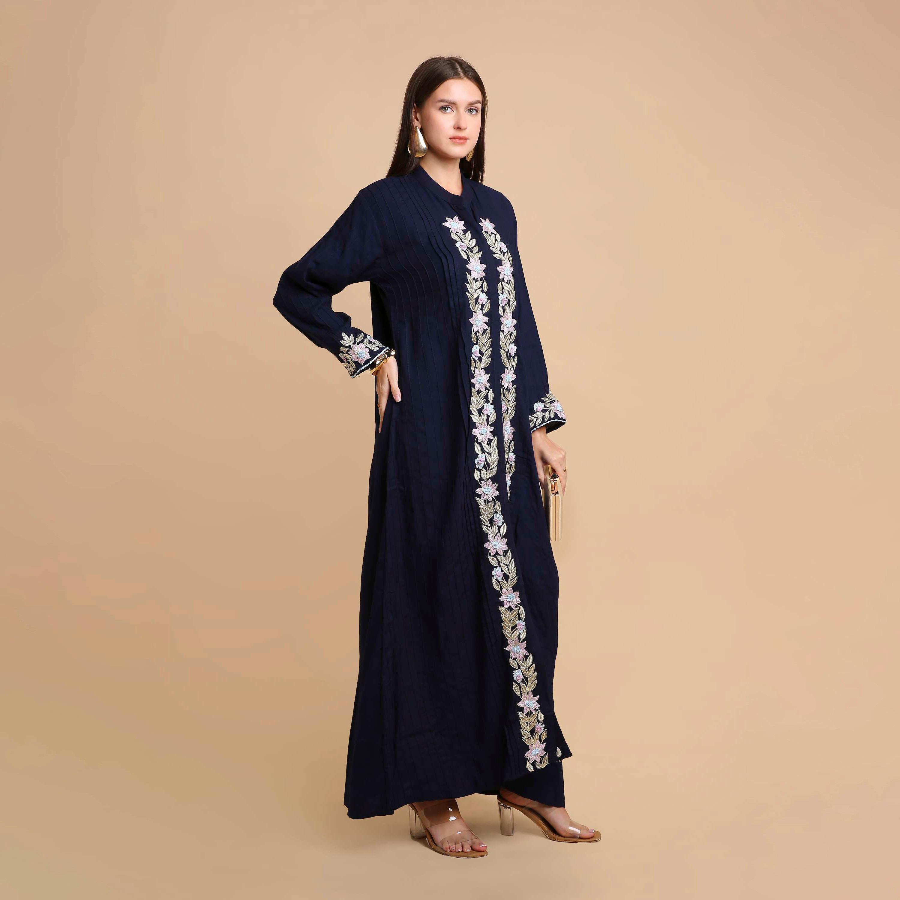 جلابية نسائية بتطريز زهور وياقة ماندارين (صينية) من هناء آند سارة-women-arabicclothing-jalabiyas-image-4