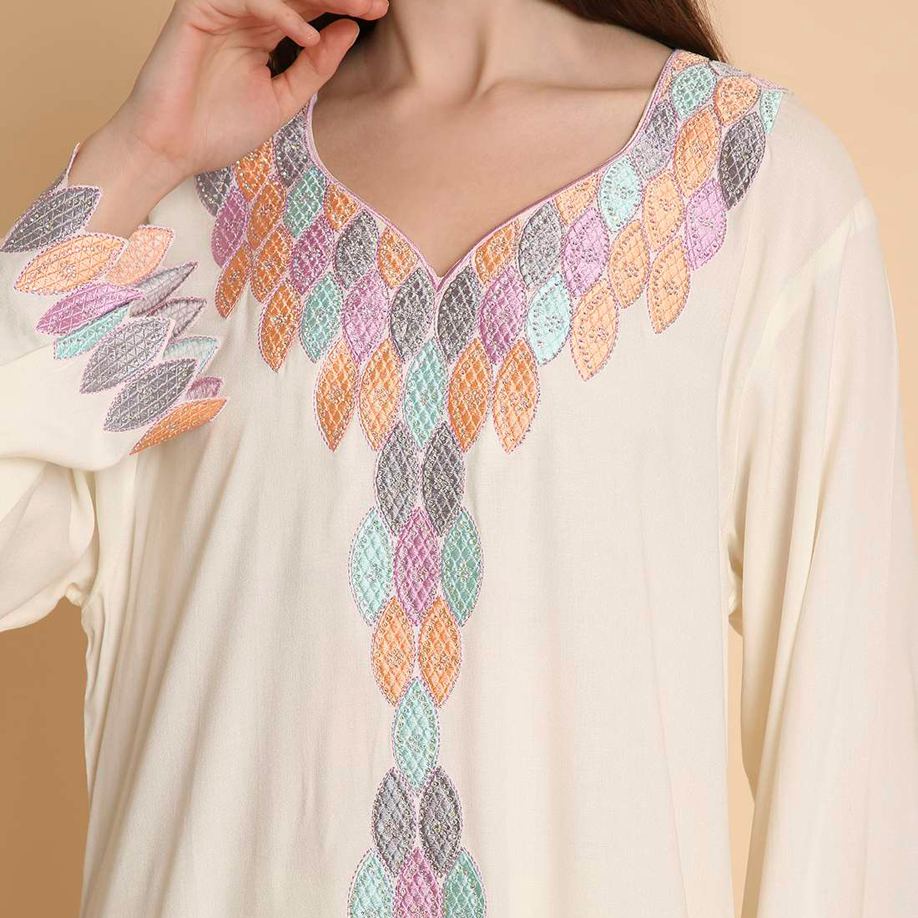 جلابية نسائية بصدرية مطرزة وأكمام ذات أطراف صدفية من هنا اند سارة-women-arabicclothing-jalabiyas-image-9