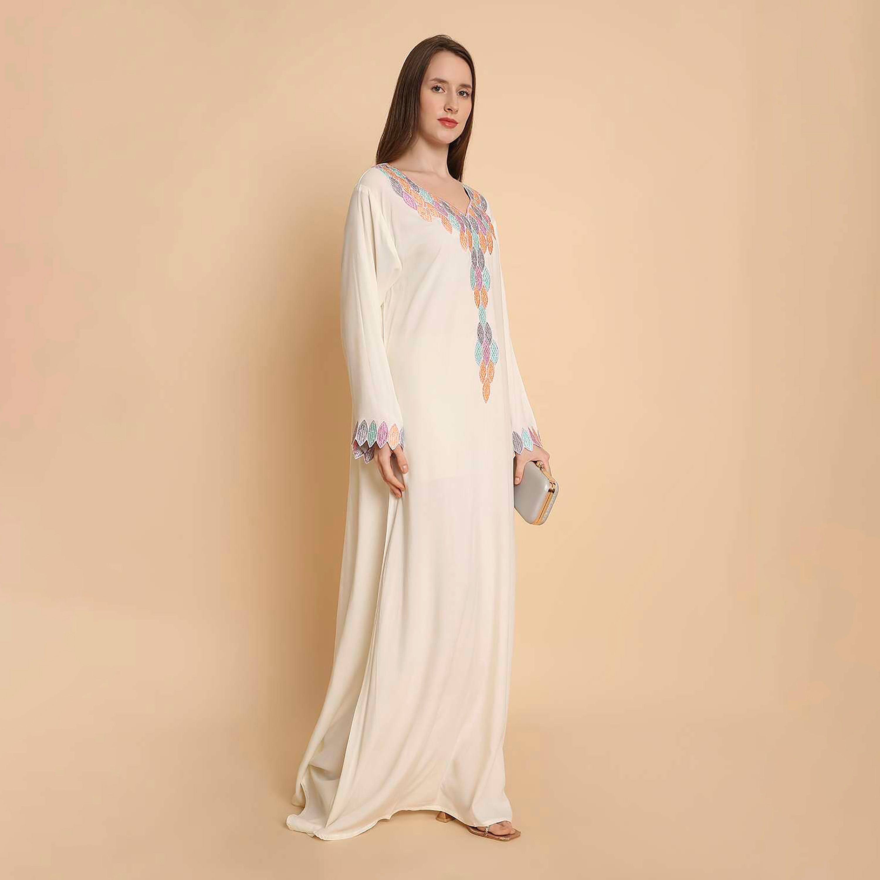 جلابية نسائية بصدرية مطرزة وأكمام ذات أطراف صدفية من هنا اند سارة-women-arabicclothing-jalabiyas-image-11