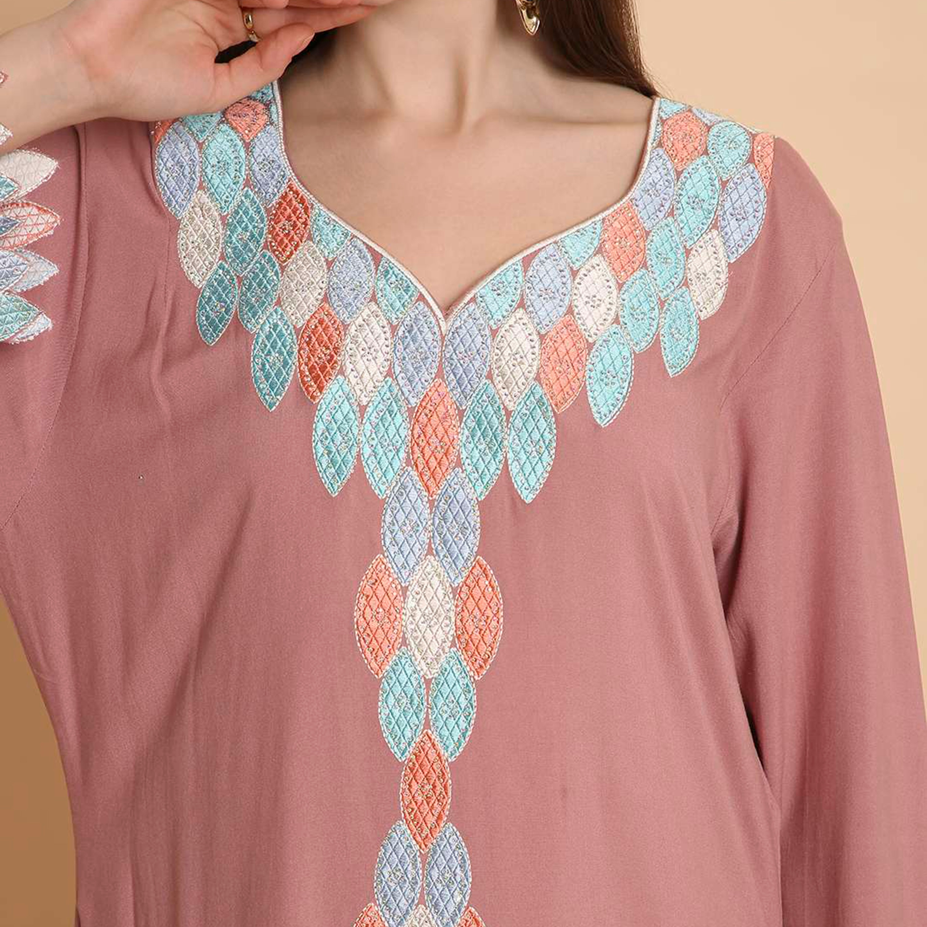 جلابية نسائية بصدرية مطرزة وأكمام ذات أطراف صدفية من هنا اند سارة-women-arabicclothing-jalabiyas-image-15