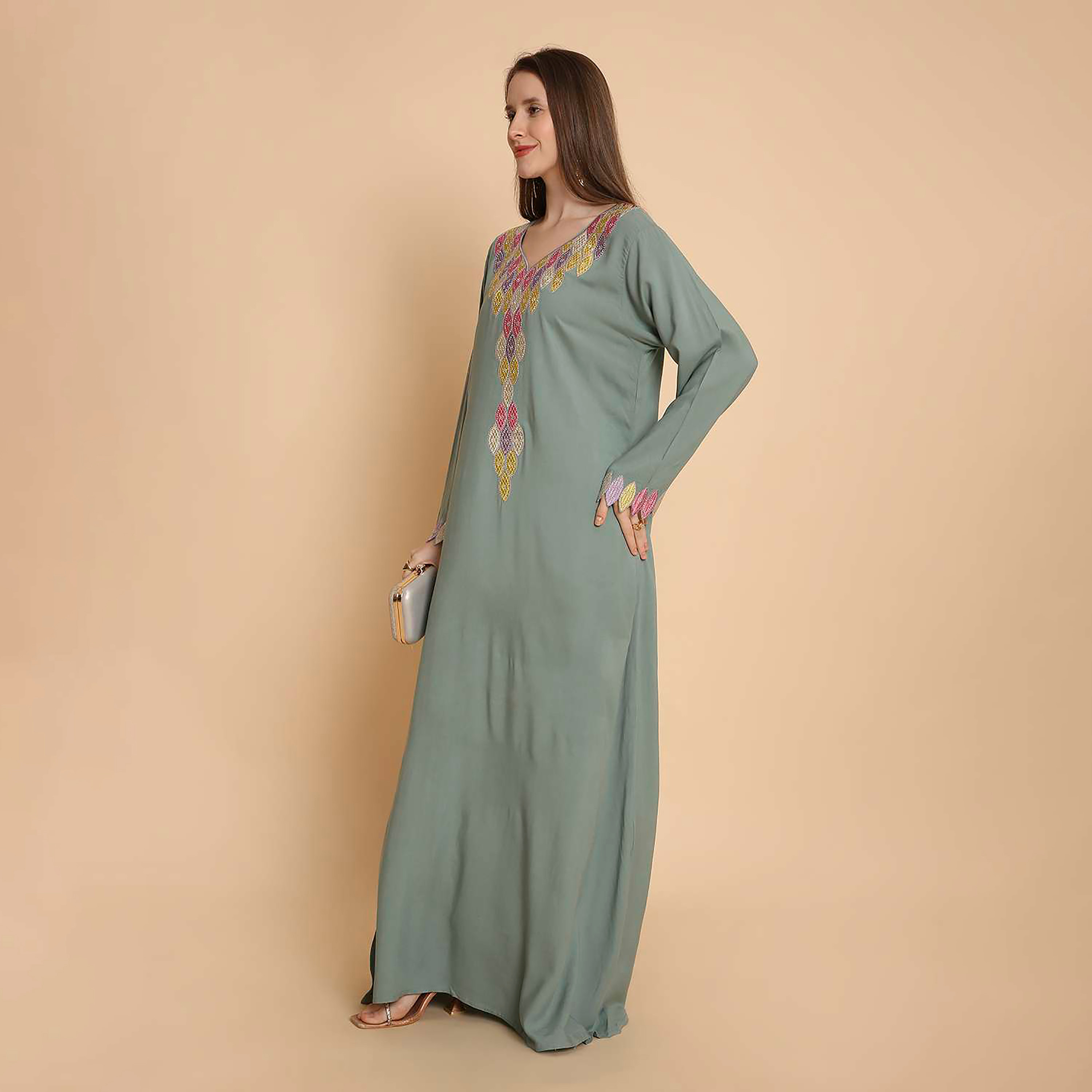 جلابية نسائية بصدرية مطرزة وأكمام ذات أطراف صدفية من هنا اند سارة-women-arabicclothing-jalabiyas-image-4
