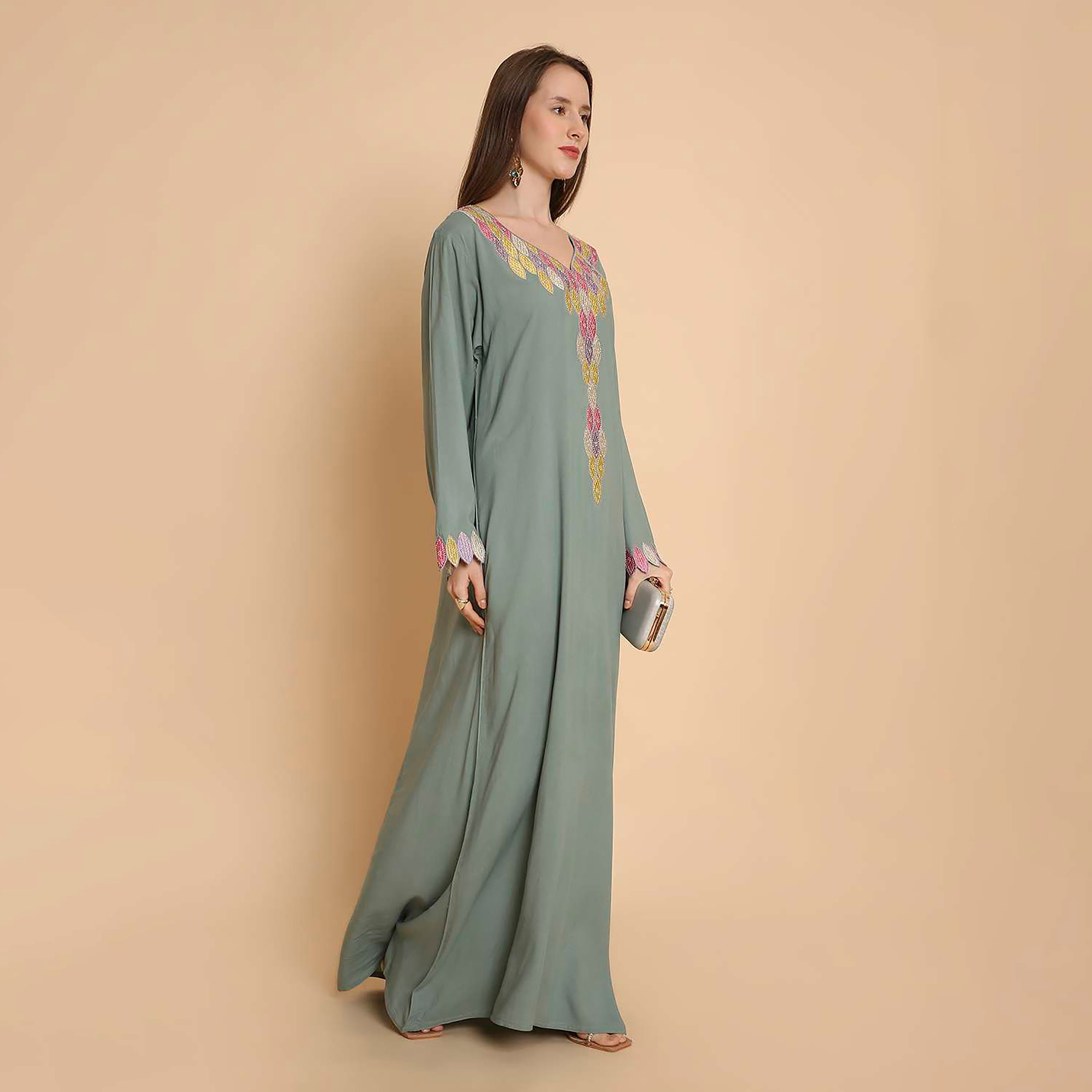 جلابية نسائية بصدرية مطرزة وأكمام ذات أطراف صدفية من هنا اند سارة-women-arabicclothing-jalabiyas-image-5