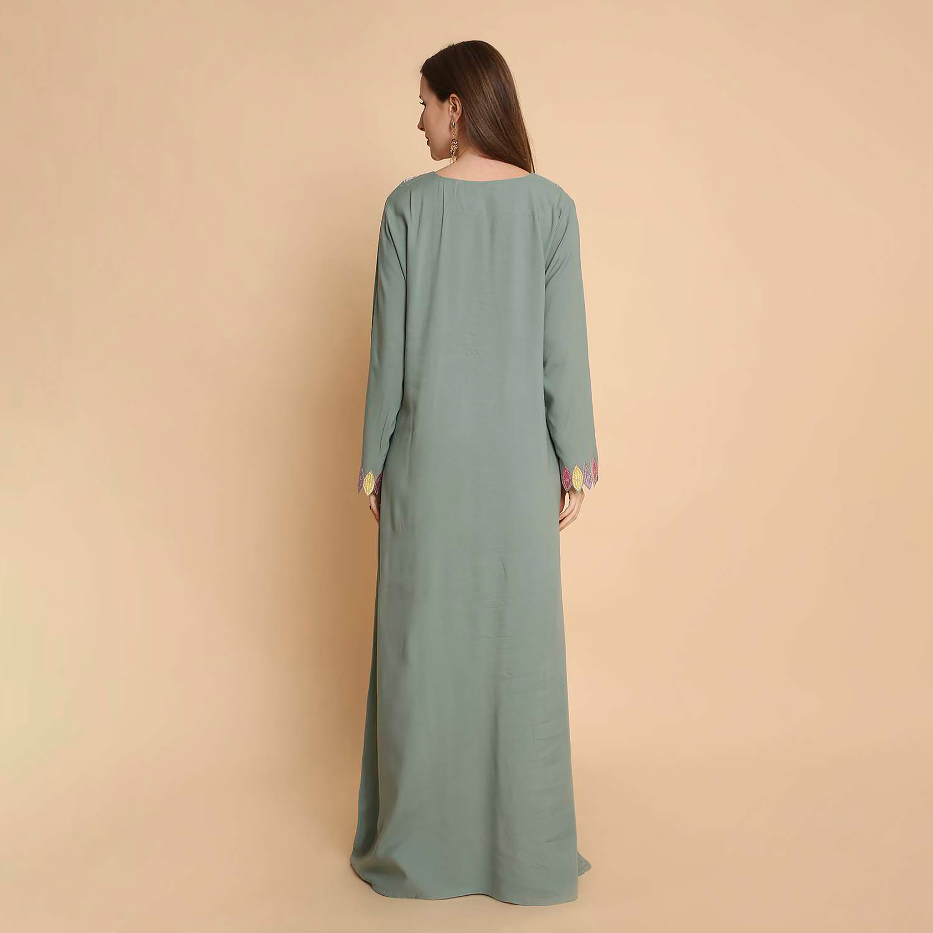 جلابية نسائية بصدرية مطرزة وأكمام ذات أطراف صدفية من هنا اند سارة-women-arabicclothing-jalabiyas-image-6