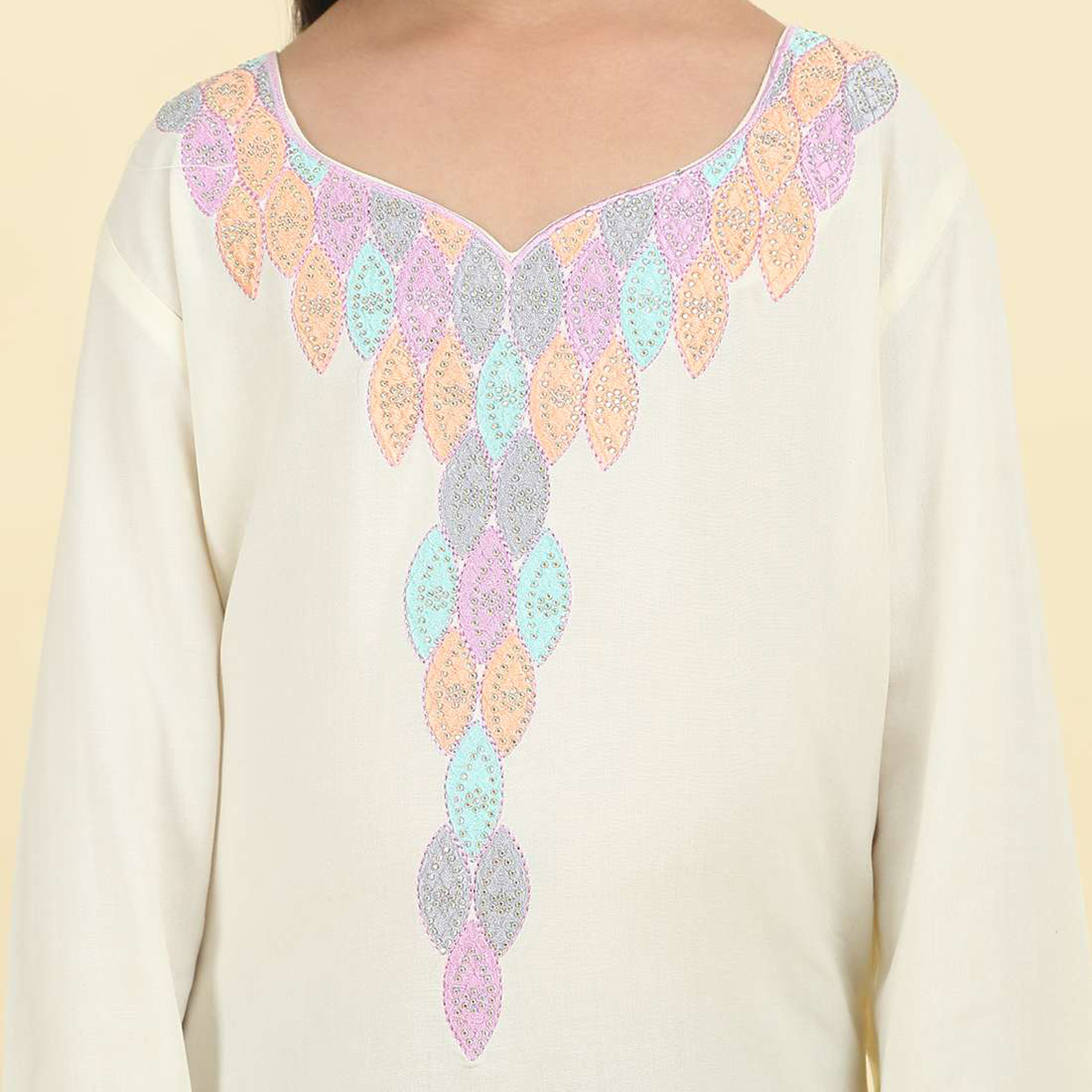 جلابية بناتي بصدرية مطرزة وأكمام ذات أطراف صدفية من هنا اند سارة-girls-arabicclothing-jalabiyas-image-13