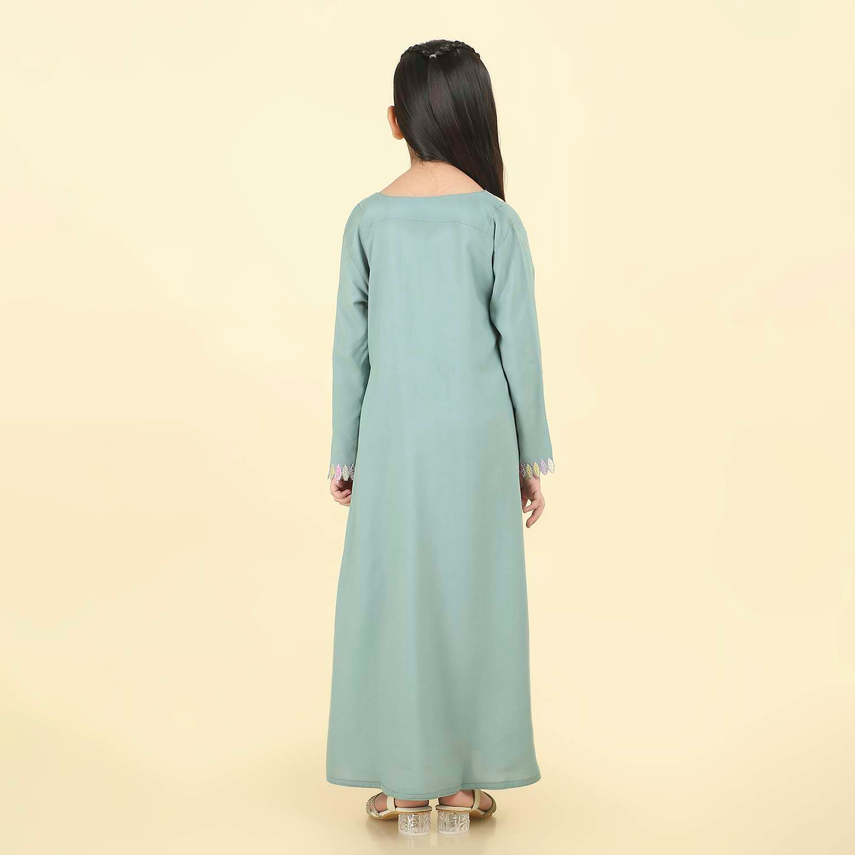 جلابية بناتي بصدرية مطرزة وأكمام ذات أطراف صدفية من هنا اند سارة-girls-arabicclothing-jalabiyas-image-5
