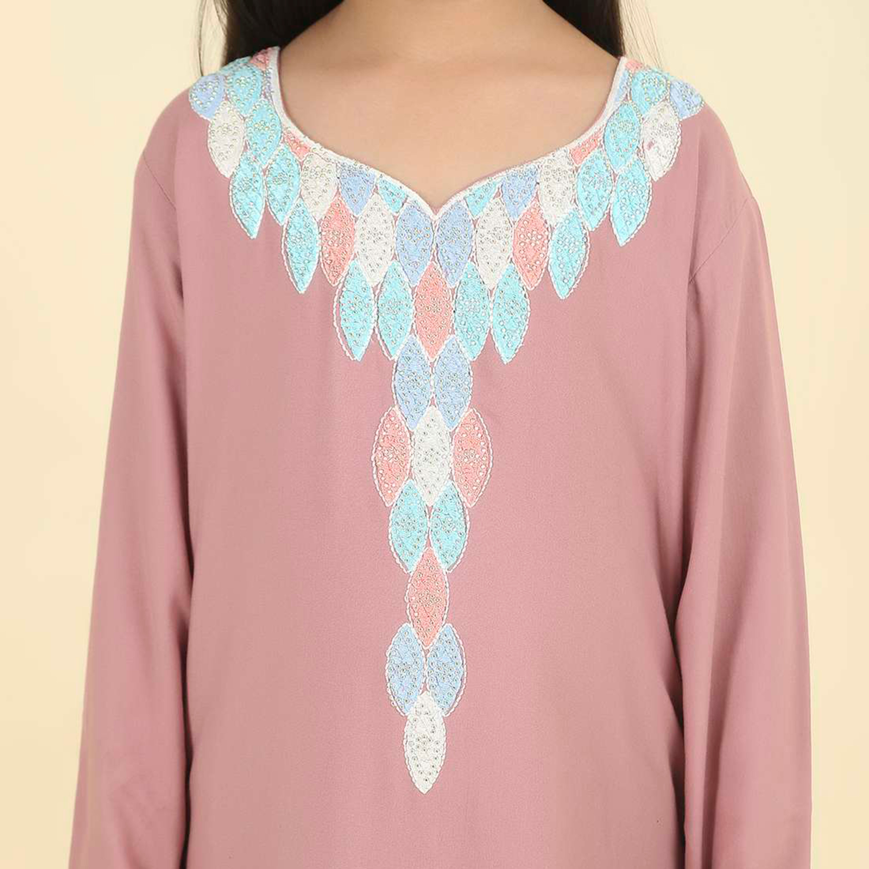 جلابية بناتي بصدرية مطرزة وأكمام ذات أطراف صدفية من هنا اند سارة-girls-arabicclothing-jalabiyas-image-8