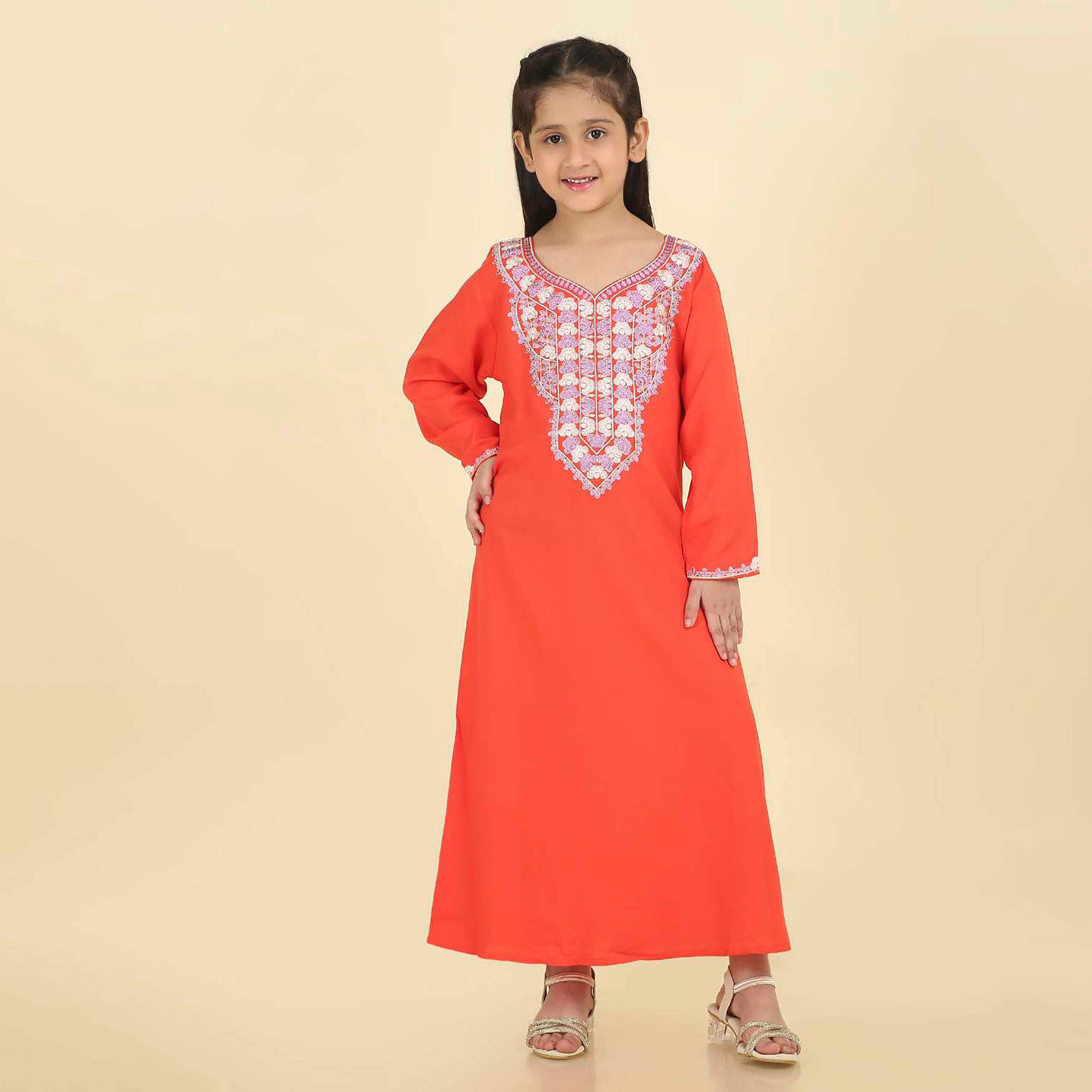 جلابية بناتي بصدرية مطرزة وأكمام ذات أطراف صدفية من هنا اند سارة-girls-arabicclothing-jalabiyas-image-1