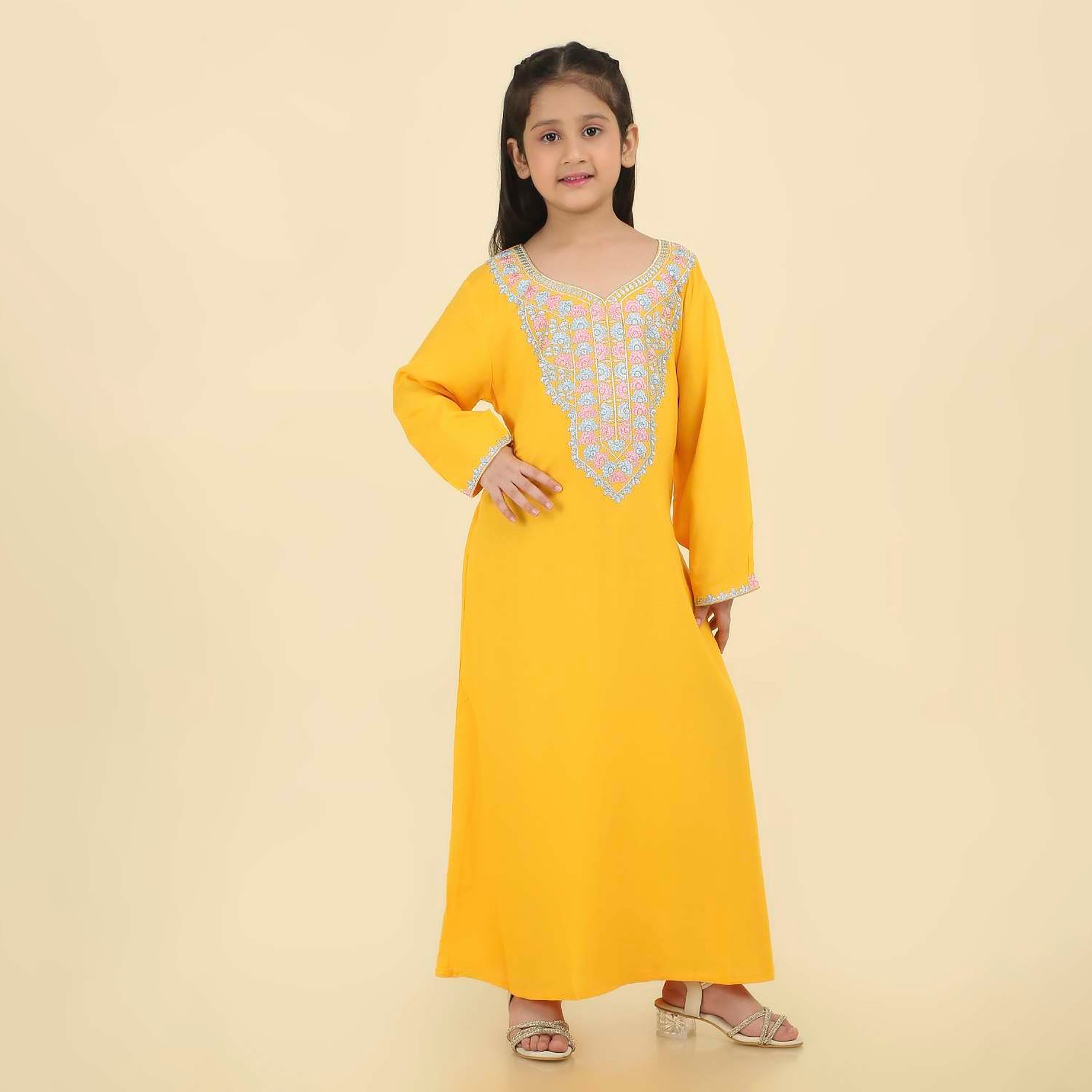 جلابية بناتي بصدرية مطرزة وأكمام ذات أطراف صدفية من هنا اند سارة-girls-arabicclothing-jalabiyas-image-6
