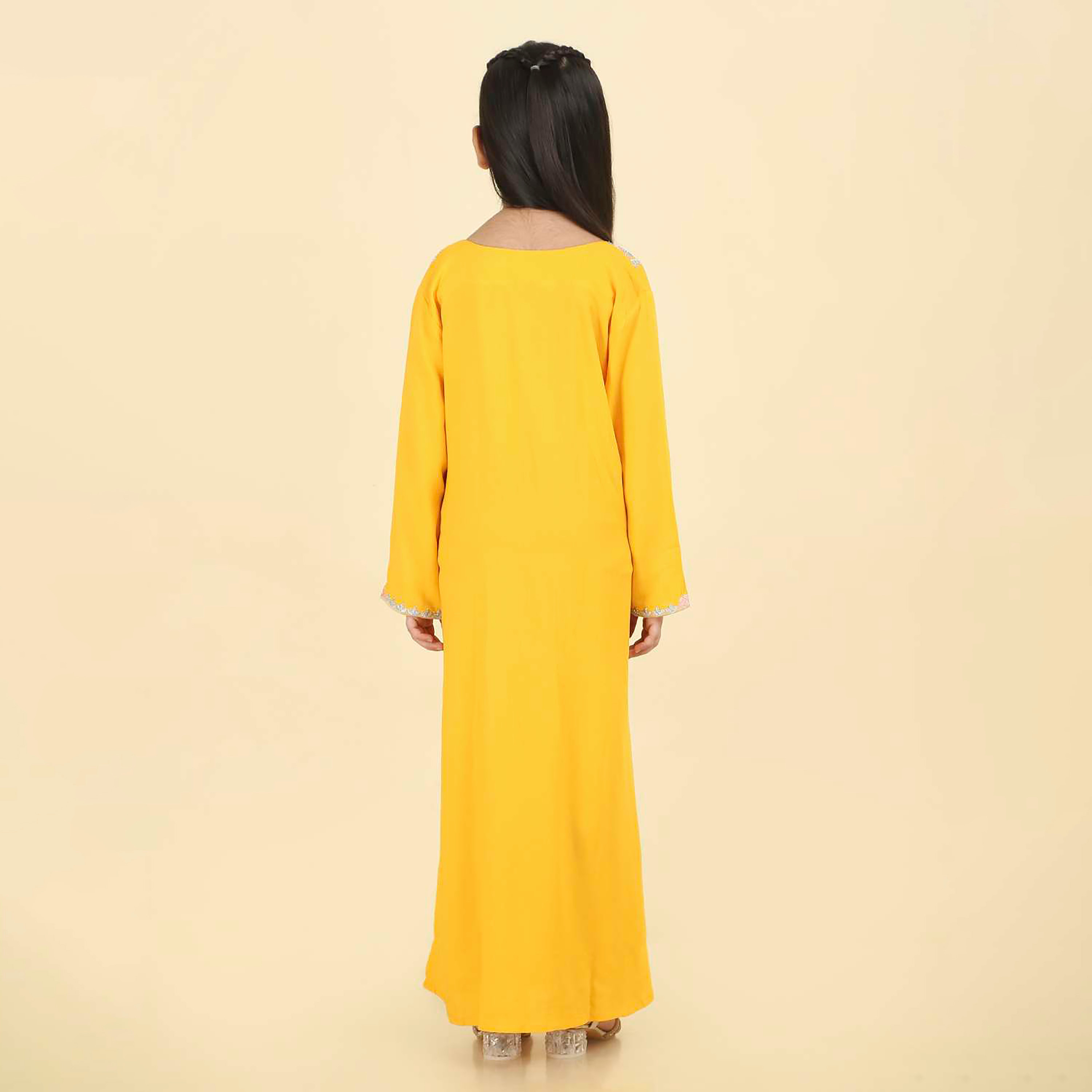 جلابية بناتي بصدرية مطرزة وأكمام ذات أطراف صدفية من هنا اند سارة-girls-arabicclothing-jalabiyas-image-10