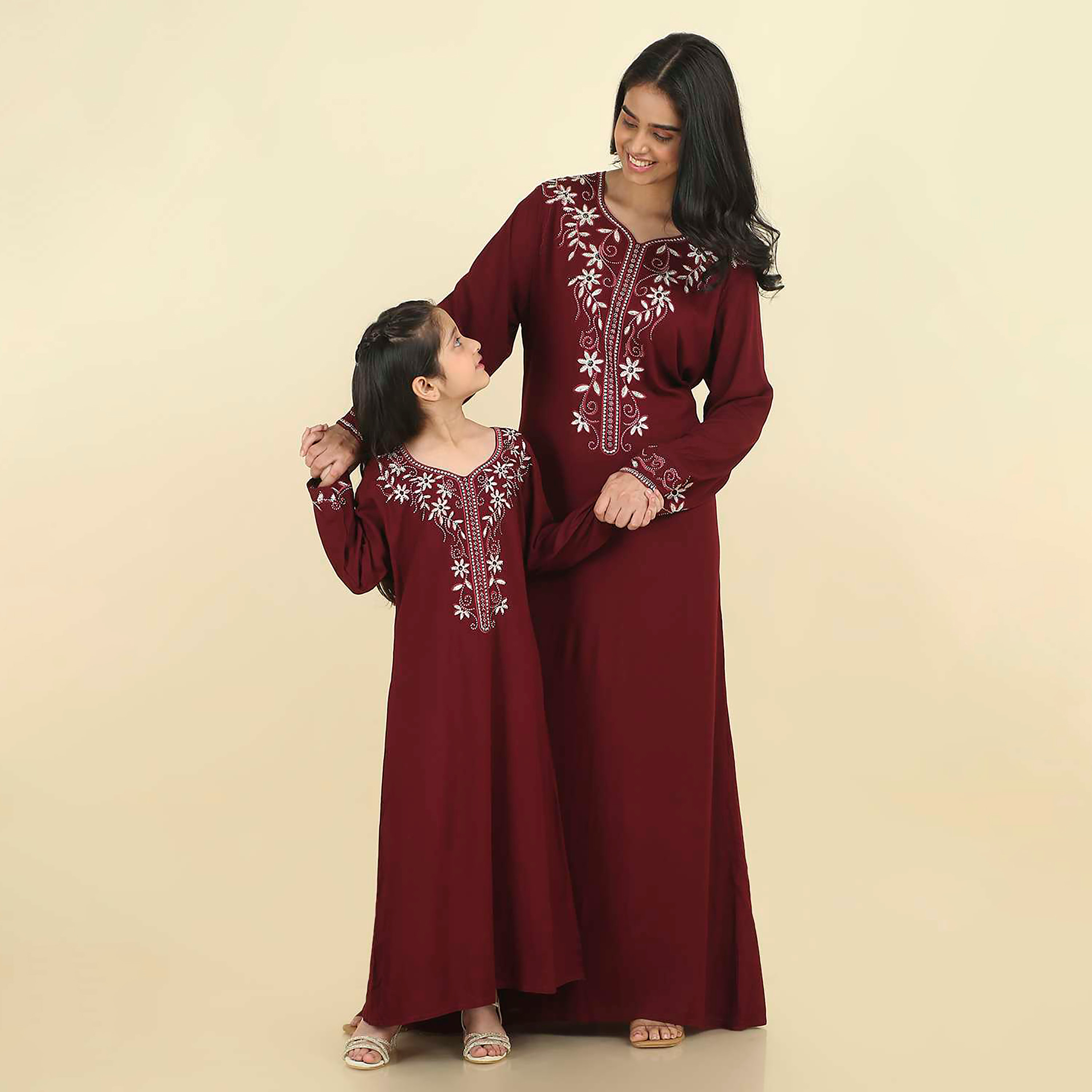 جلابية بناتي بصدرية مطرزة بنقشة الزهور من هنا اند سارة-girls-arabicclothing-jalabiyas-image-7