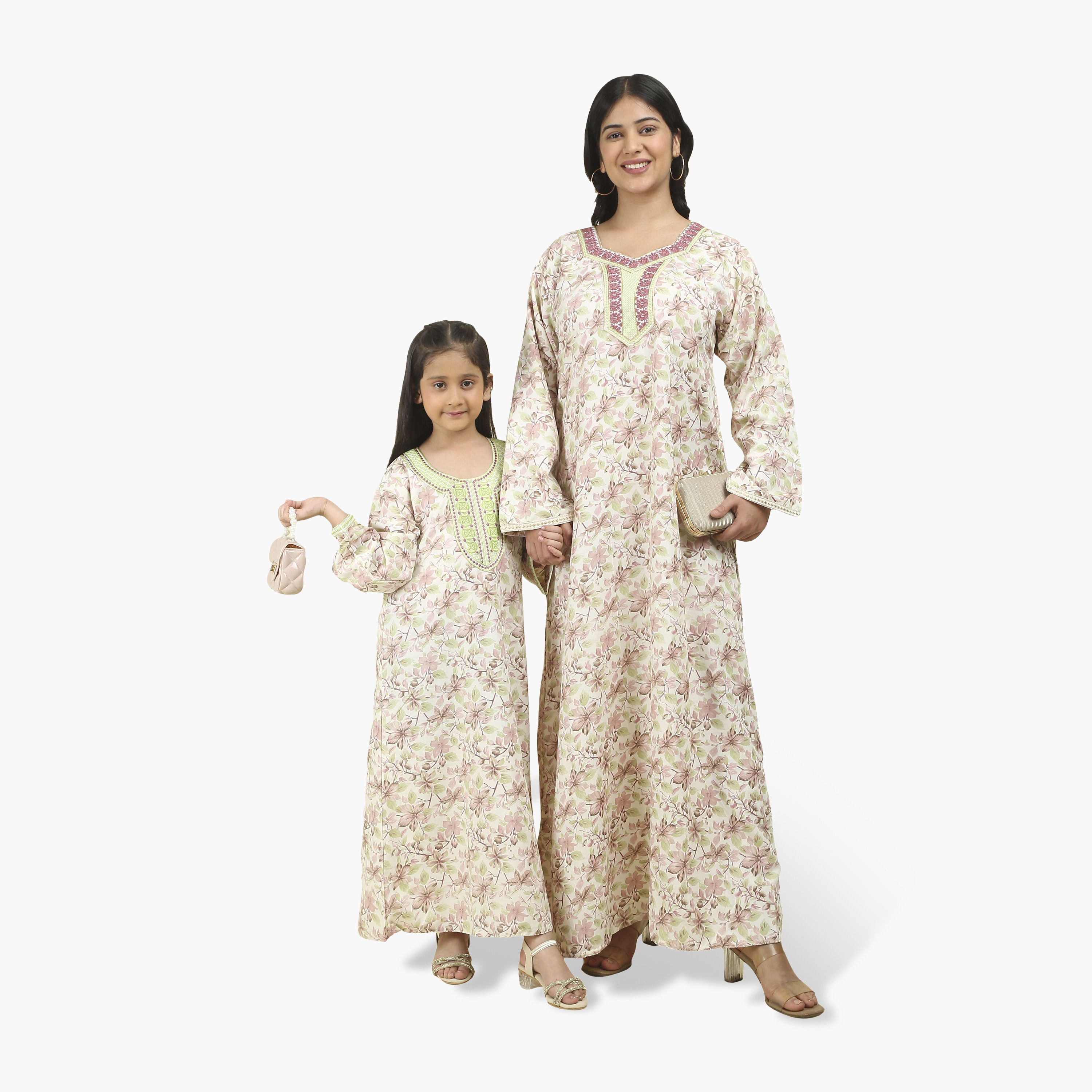 جلابية بناتي بصدرية مطرزة وطبعة زهور من هنا أند سارة-girls-arabicclothing-jalabiyas-image-2