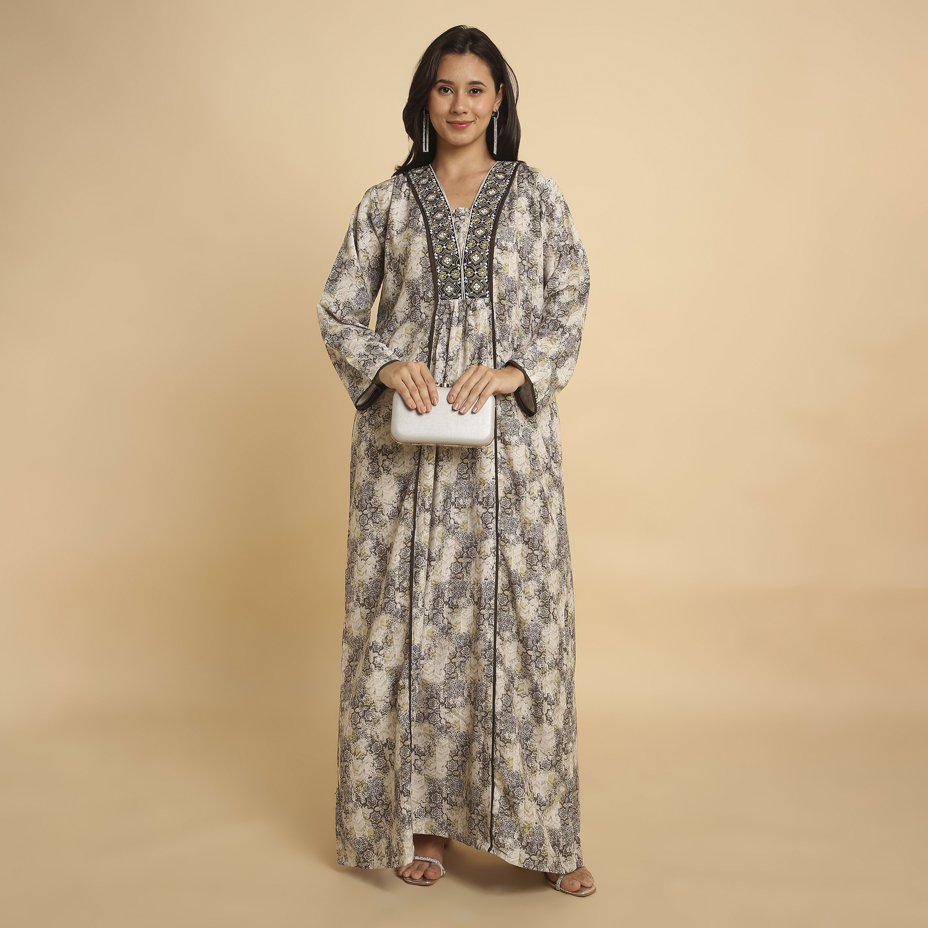 جلابية نسائية بفتحة رقبة "V" وطبعة "أبستراكت جيوميتريك" من هنا أند سارة-women-arabicclothing-jalabiyas-image-6
