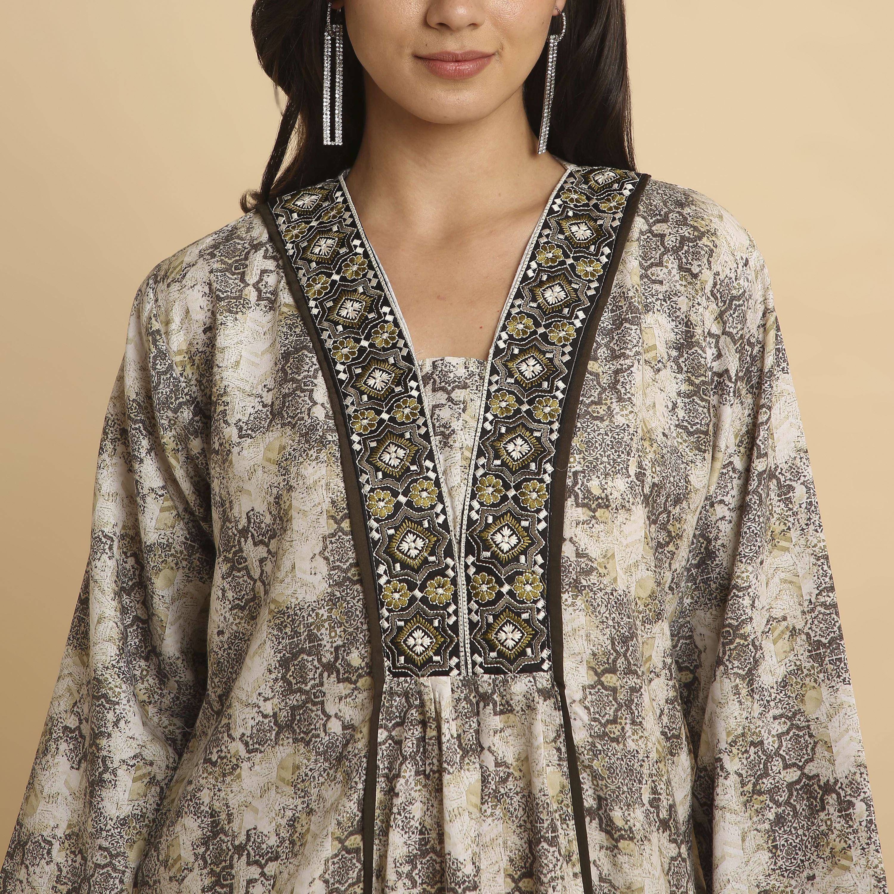 جلابية نسائية بفتحة رقبة "V" وطبعة "أبستراكت جيوميتريك" من هنا أند سارة-women-arabicclothing-jalabiyas-image-7