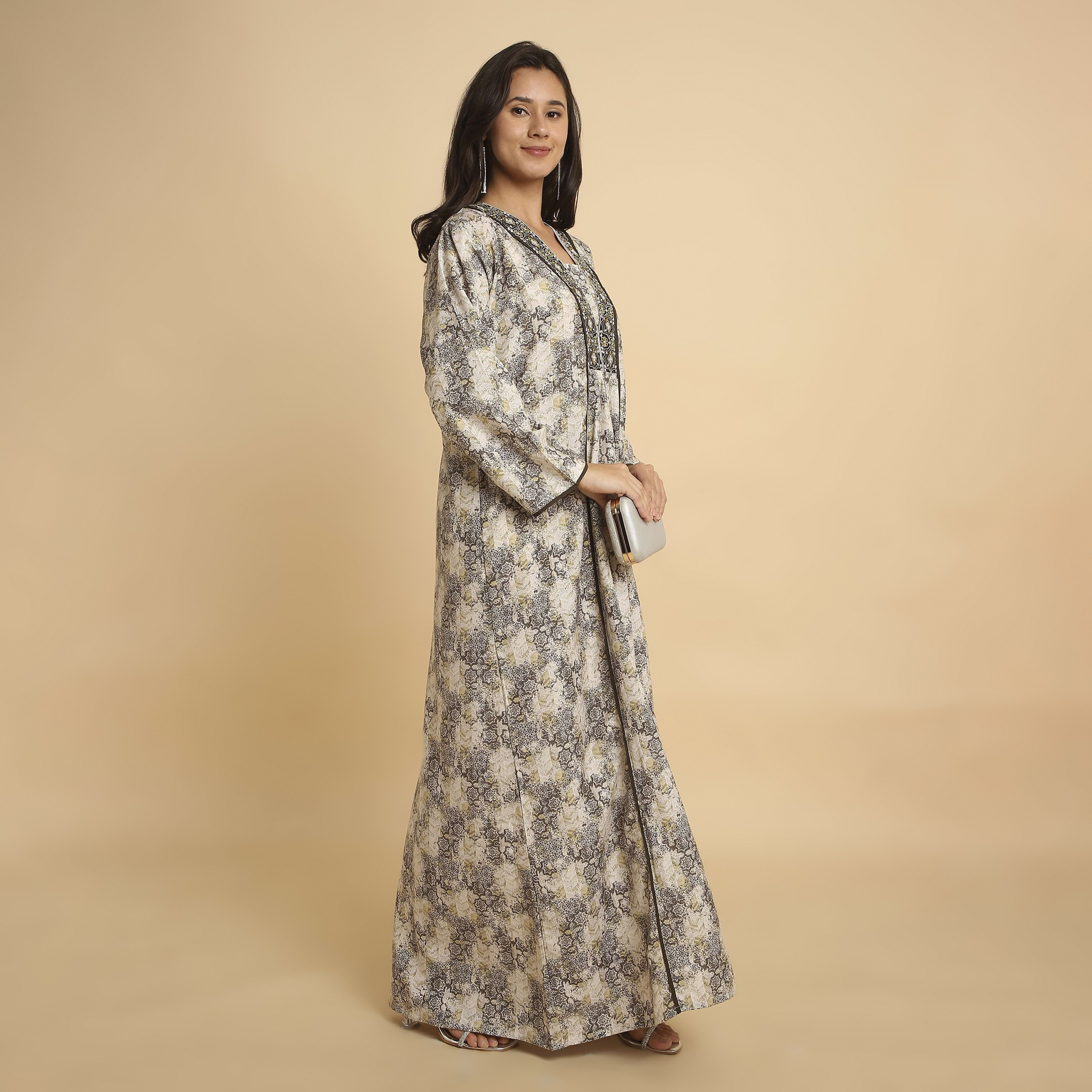 جلابية نسائية بفتحة رقبة "V" وطبعة "أبستراكت جيوميتريك" من هنا أند سارة-women-arabicclothing-jalabiyas-image-8