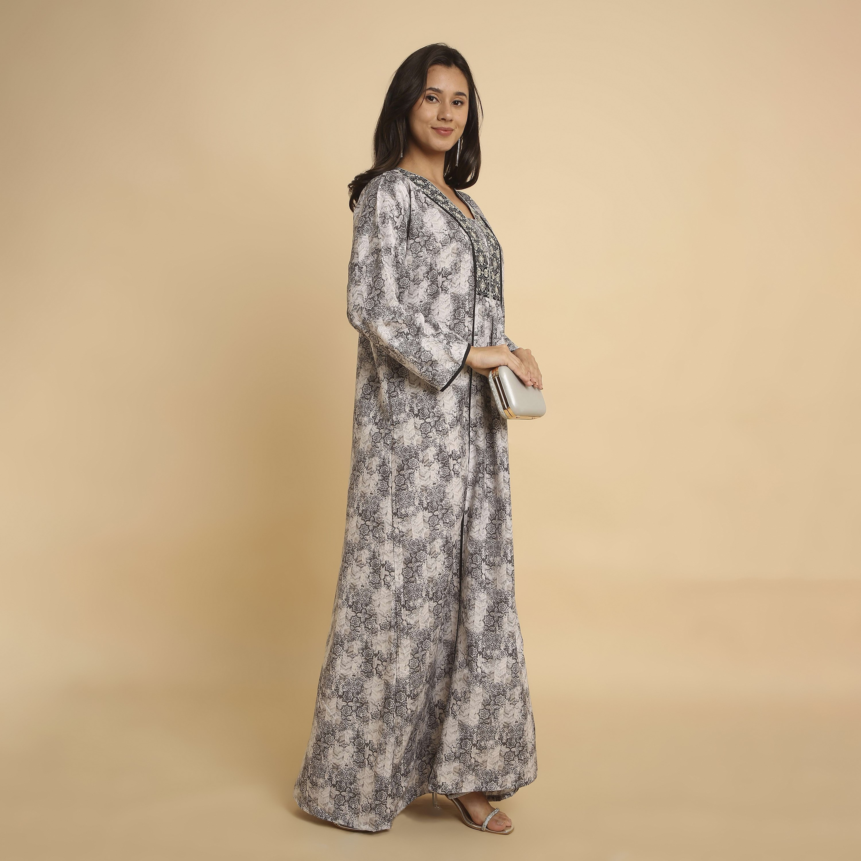 HanaandSara Abstract Geometric Print V-Neck Women's Jalabiya-women-arabicclothing-jalabiyas-image-3