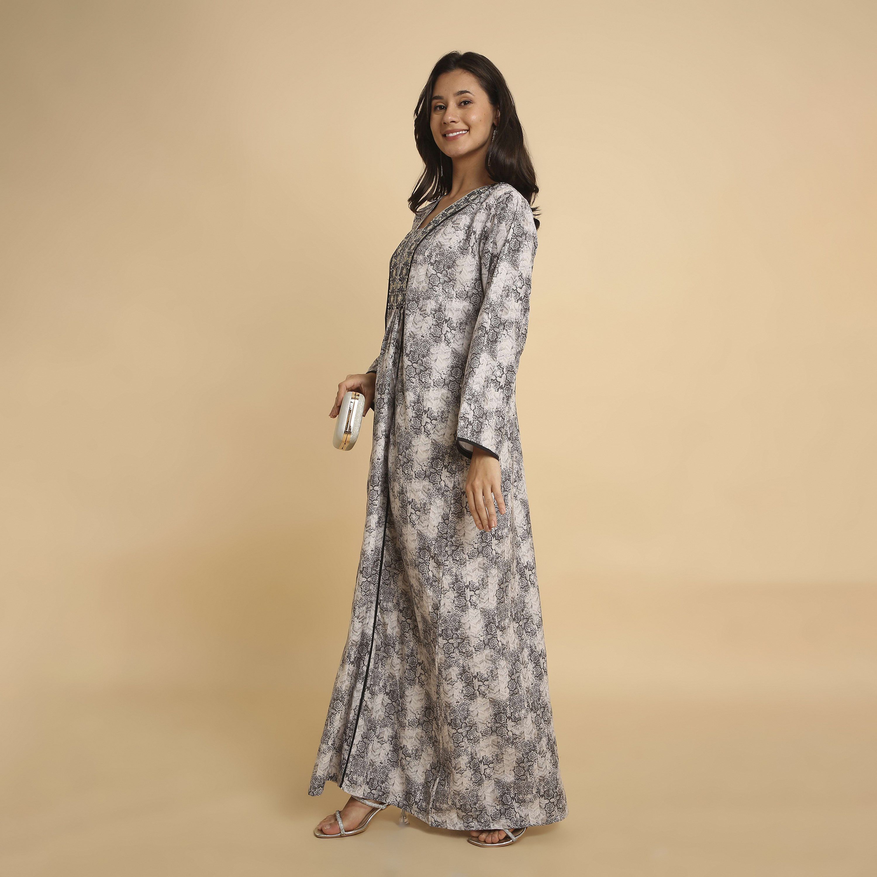 HanaandSara Abstract Geometric Print V-Neck Women's Jalabiya-women-arabicclothing-jalabiyas-image-4