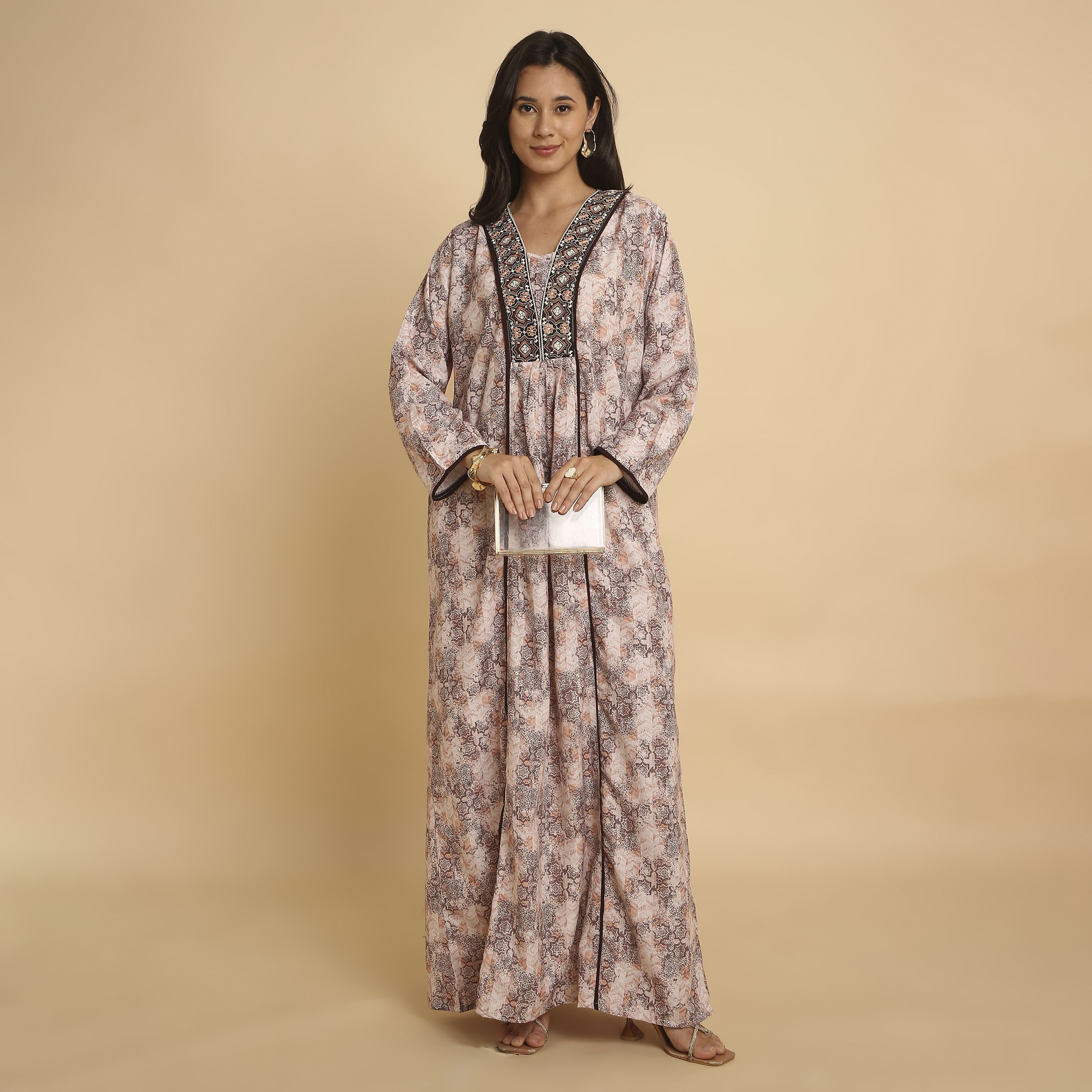 جلابية نسائية بفتحة رقبة "V" وطبعة "أبستراكت جيوميتريك" من هنا أند سارة-women-arabicclothing-jalabiyas-image-11