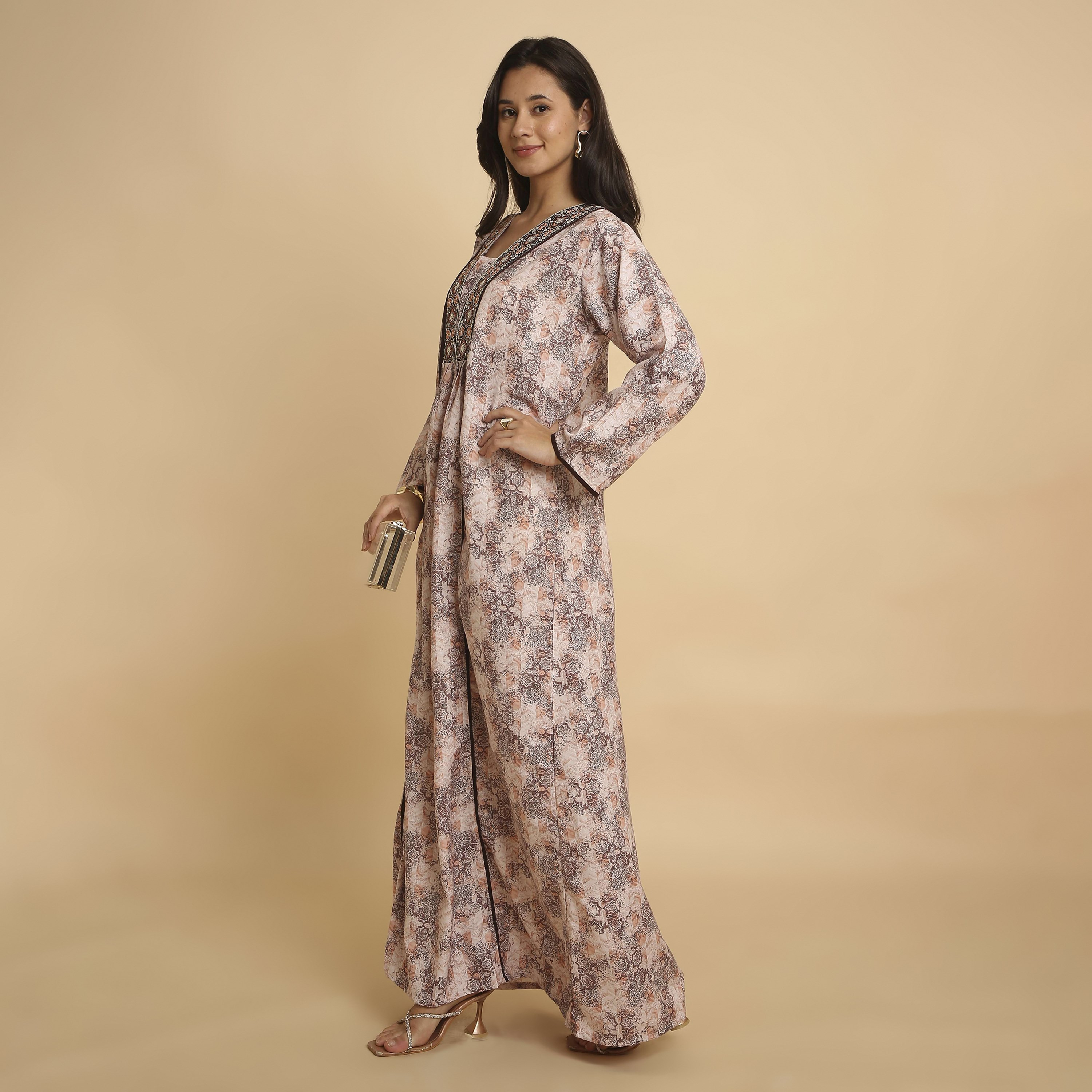 جلابية نسائية بفتحة رقبة "V" وطبعة "أبستراكت جيوميتريك" من هنا أند سارة-women-arabicclothing-jalabiyas-image-13