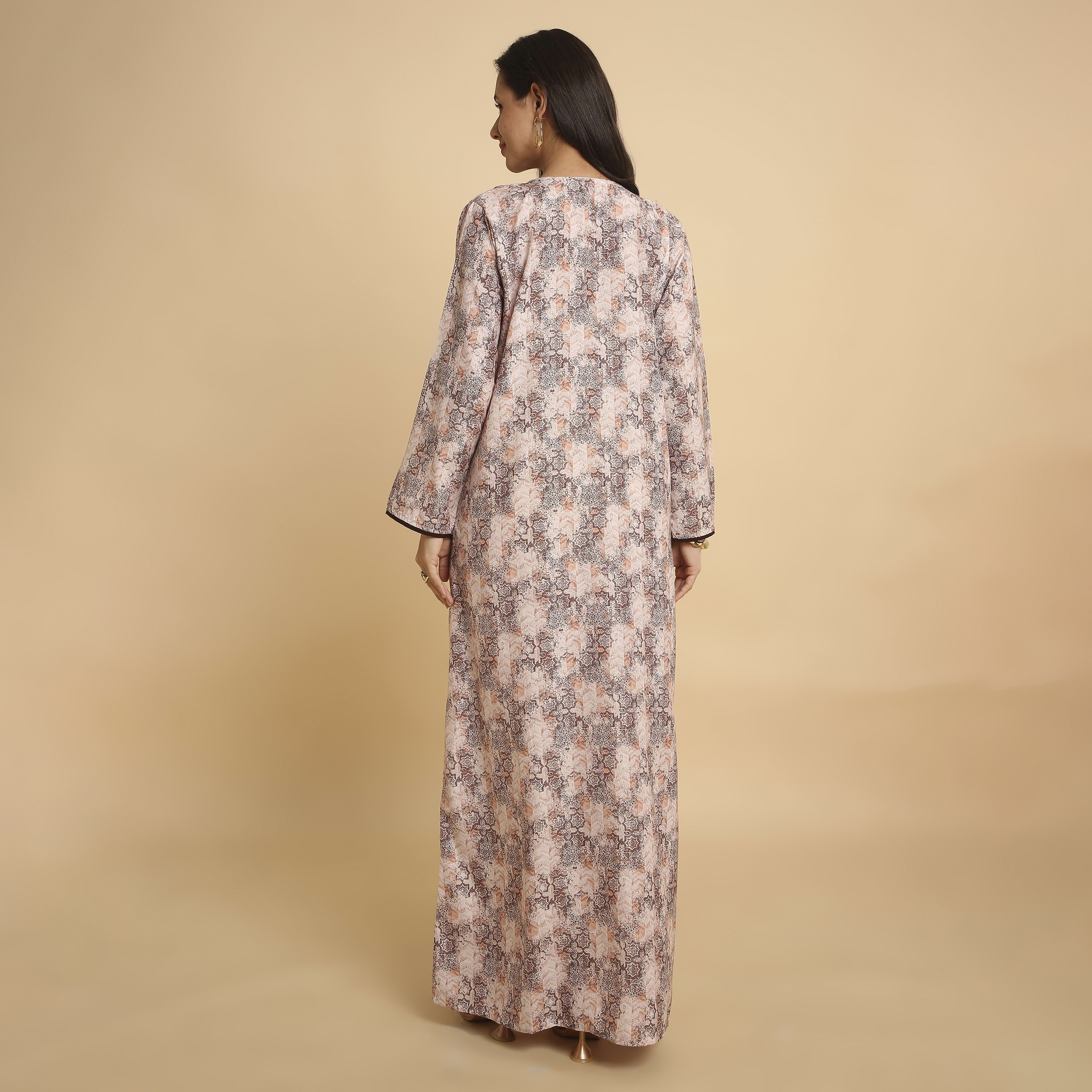 جلابية نسائية بفتحة رقبة "V" وطبعة "أبستراكت جيوميتريك" من هنا أند سارة-women-arabicclothing-jalabiyas-image-15