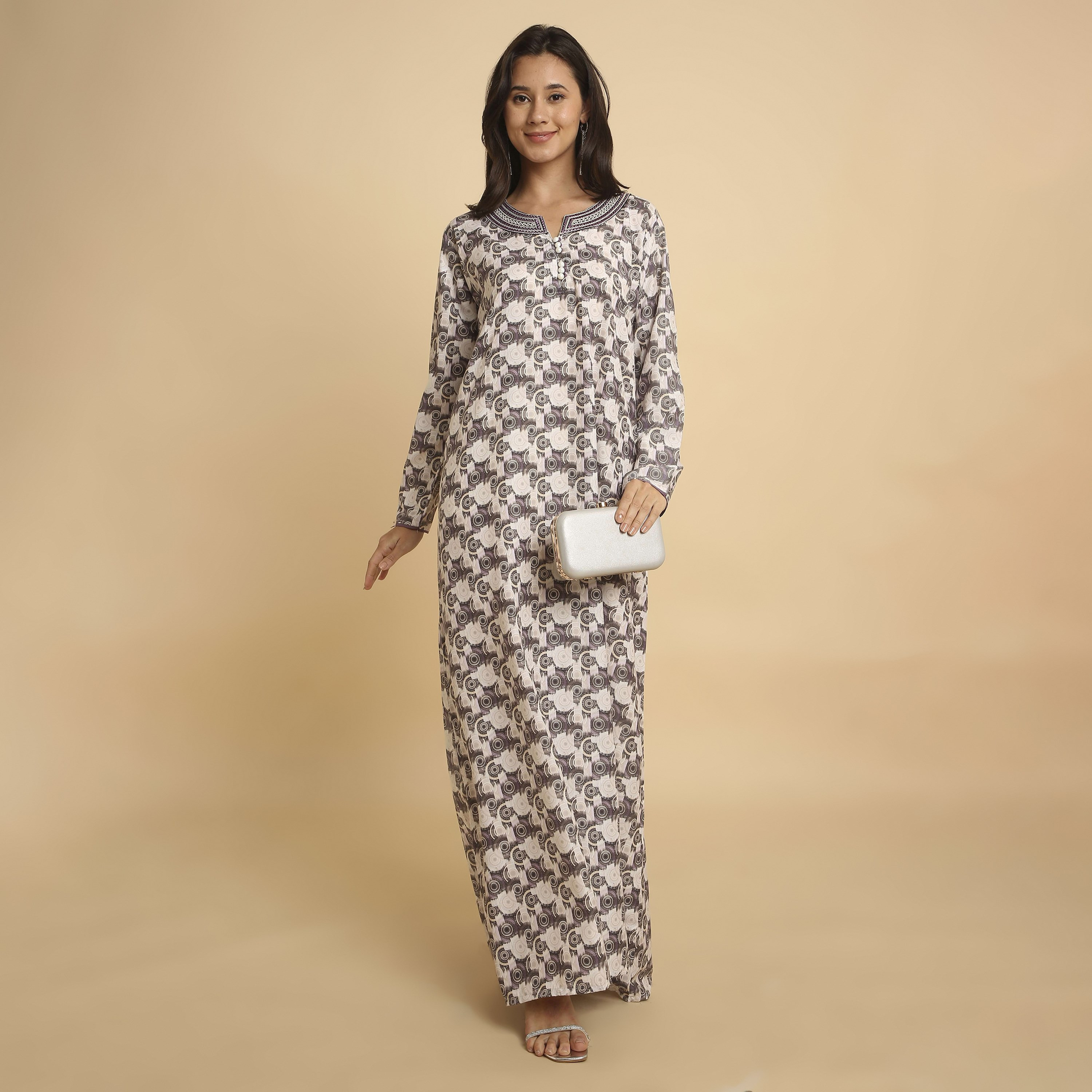 جلابية نسائية بفتحة رقبة مستديرة وطبعة "جيوميتريك" من هنا أند سارة-women-arabicclothing-jalabiyas-image-11