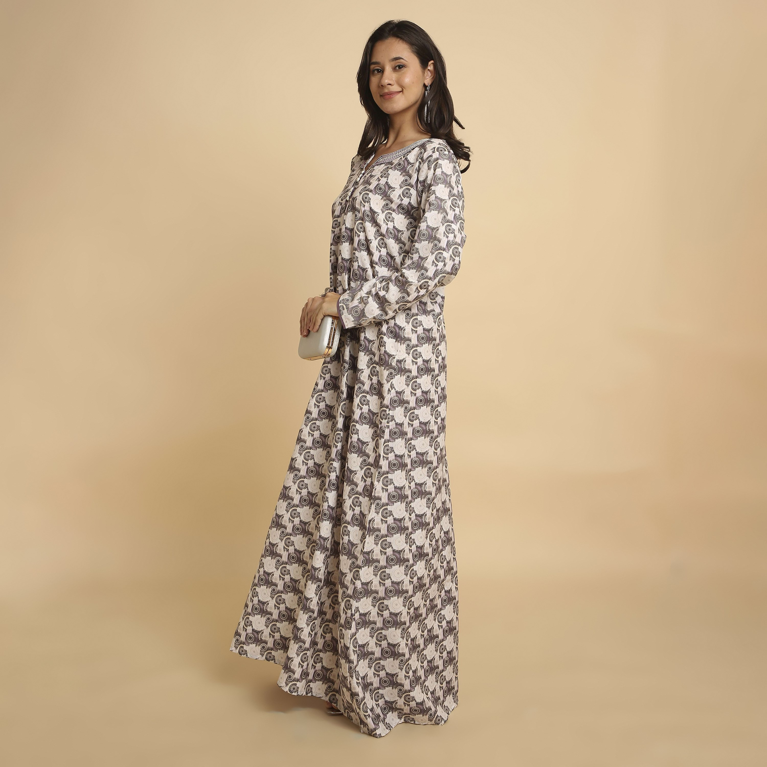 جلابية نسائية بفتحة رقبة مستديرة وطبعة "جيوميتريك" من هنا أند سارة-women-arabicclothing-jalabiyas-image-13