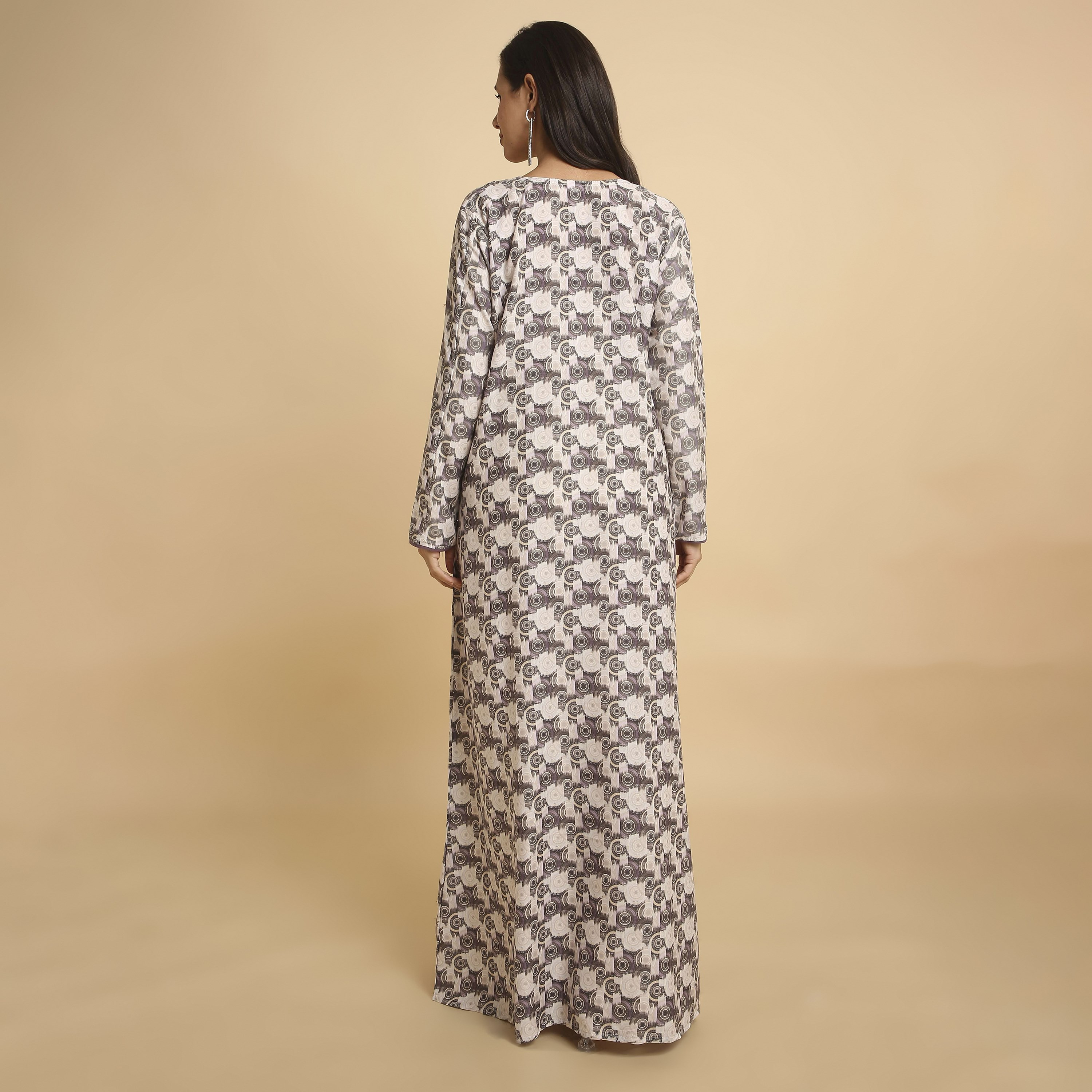 جلابية نسائية بفتحة رقبة مستديرة وطبعة "جيوميتريك" من هنا أند سارة-women-arabicclothing-jalabiyas-image-15