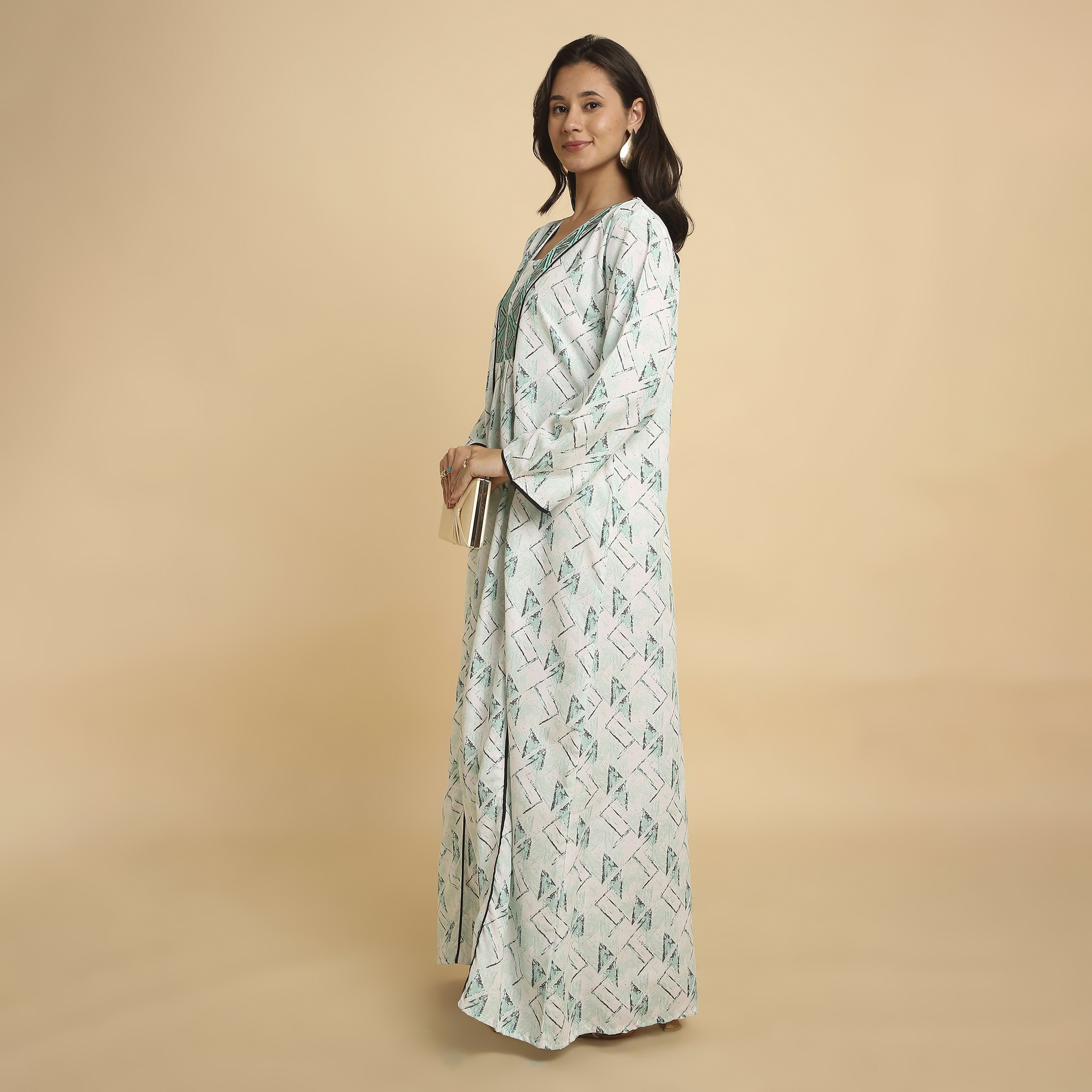 جلابية نسائية بفتحة رقبة "V" وطبعة "جيوميتريك أبستراكت" من هنا أند سارة-women-arabicclothing-jalabiyas-image-13