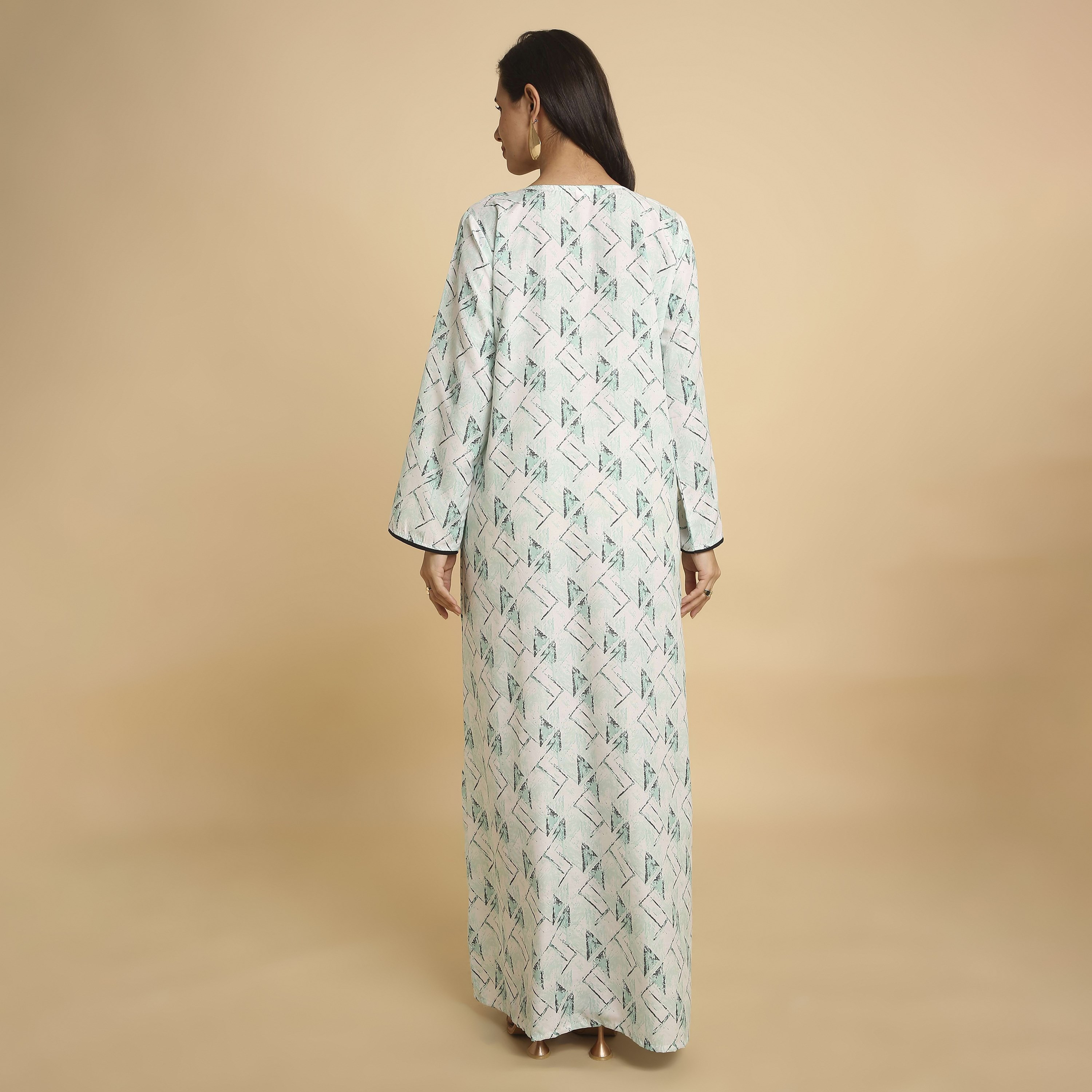 جلابية نسائية بفتحة رقبة "V" وطبعة "جيوميتريك أبستراكت" من هنا أند سارة-women-arabicclothing-jalabiyas-image-15