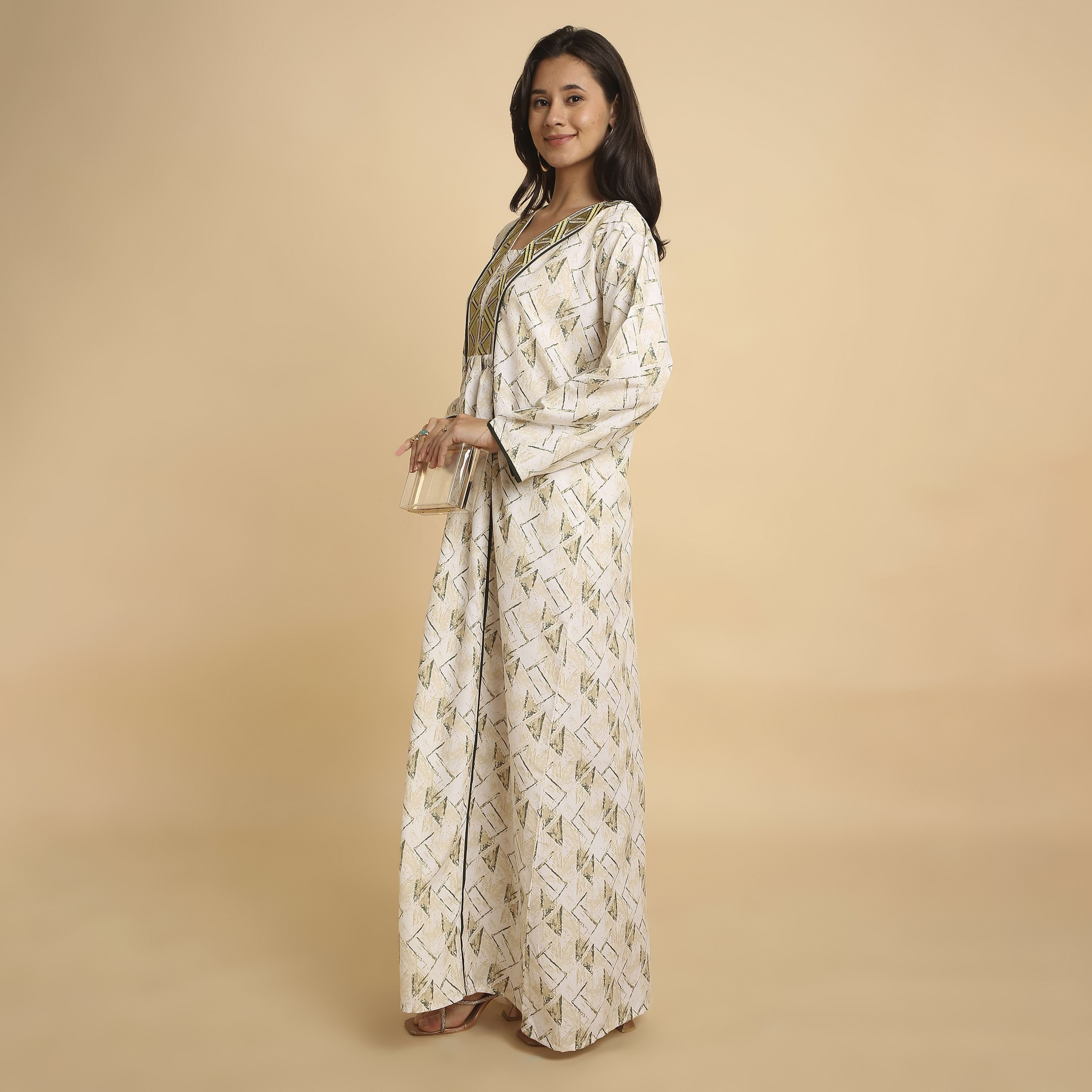 جلابية نسائية بفتحة رقبة "V" وطبعة "جيوميتريك أبستراكت" من هنا أند سارة-women-arabicclothing-jalabiyas-image-3