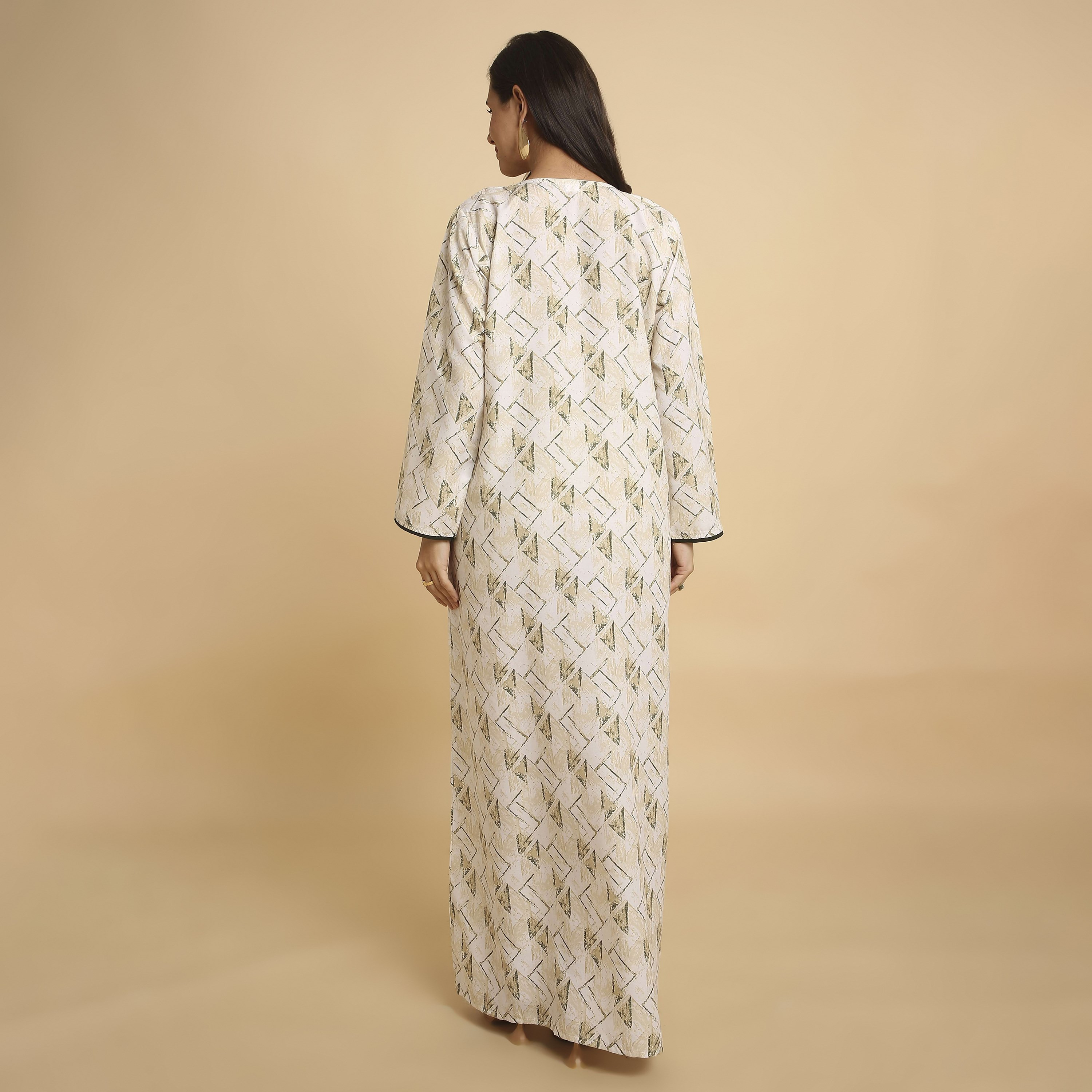 جلابية نسائية بفتحة رقبة "V" وطبعة "جيوميتريك أبستراكت" من هنا أند سارة-women-arabicclothing-jalabiyas-image-5