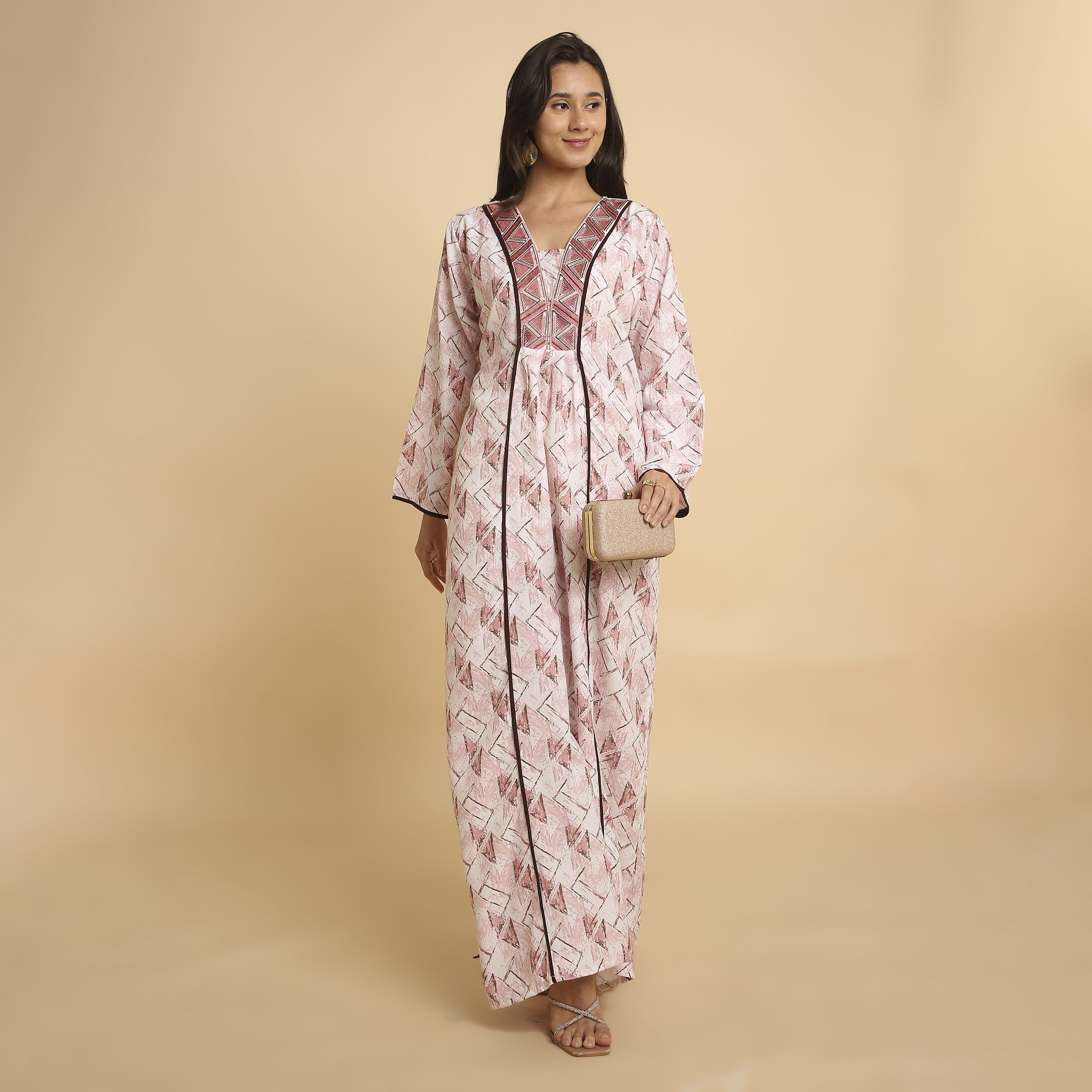 جلابية نسائية بفتحة رقبة "V" وطبعة "جيوميتريك أبستراكت" من هنا أند سارة-women-arabicclothing-jalabiyas-image-6
