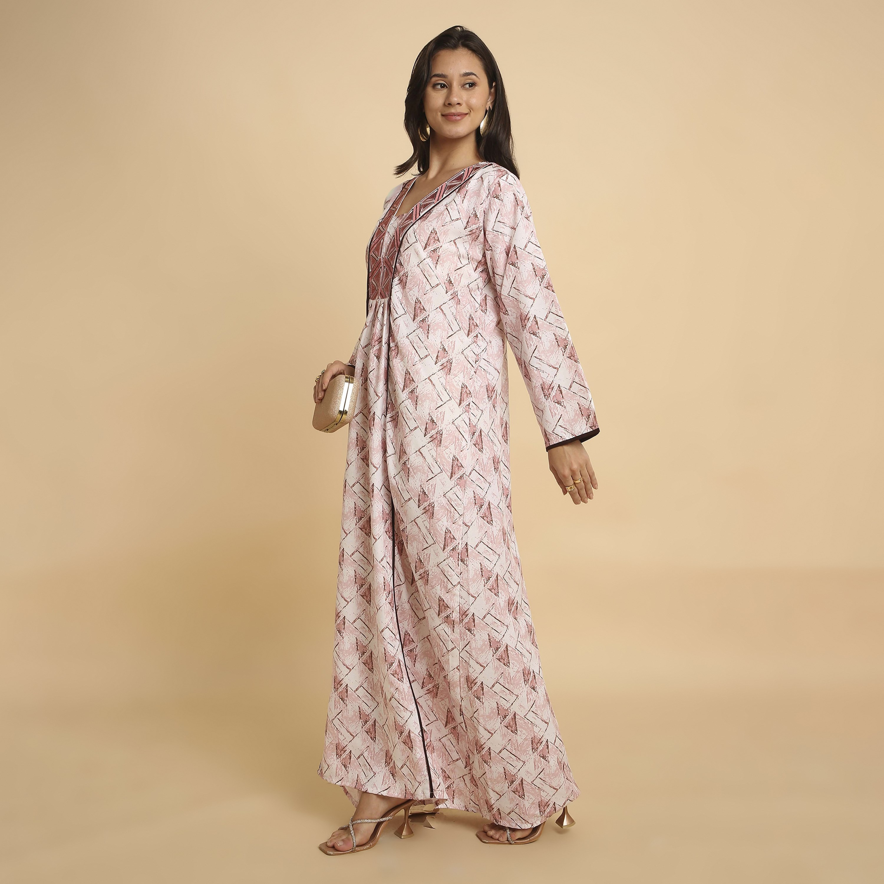 جلابية نسائية بفتحة رقبة "V" وطبعة "جيوميتريك أبستراكت" من هنا أند سارة-women-arabicclothing-jalabiyas-image-9