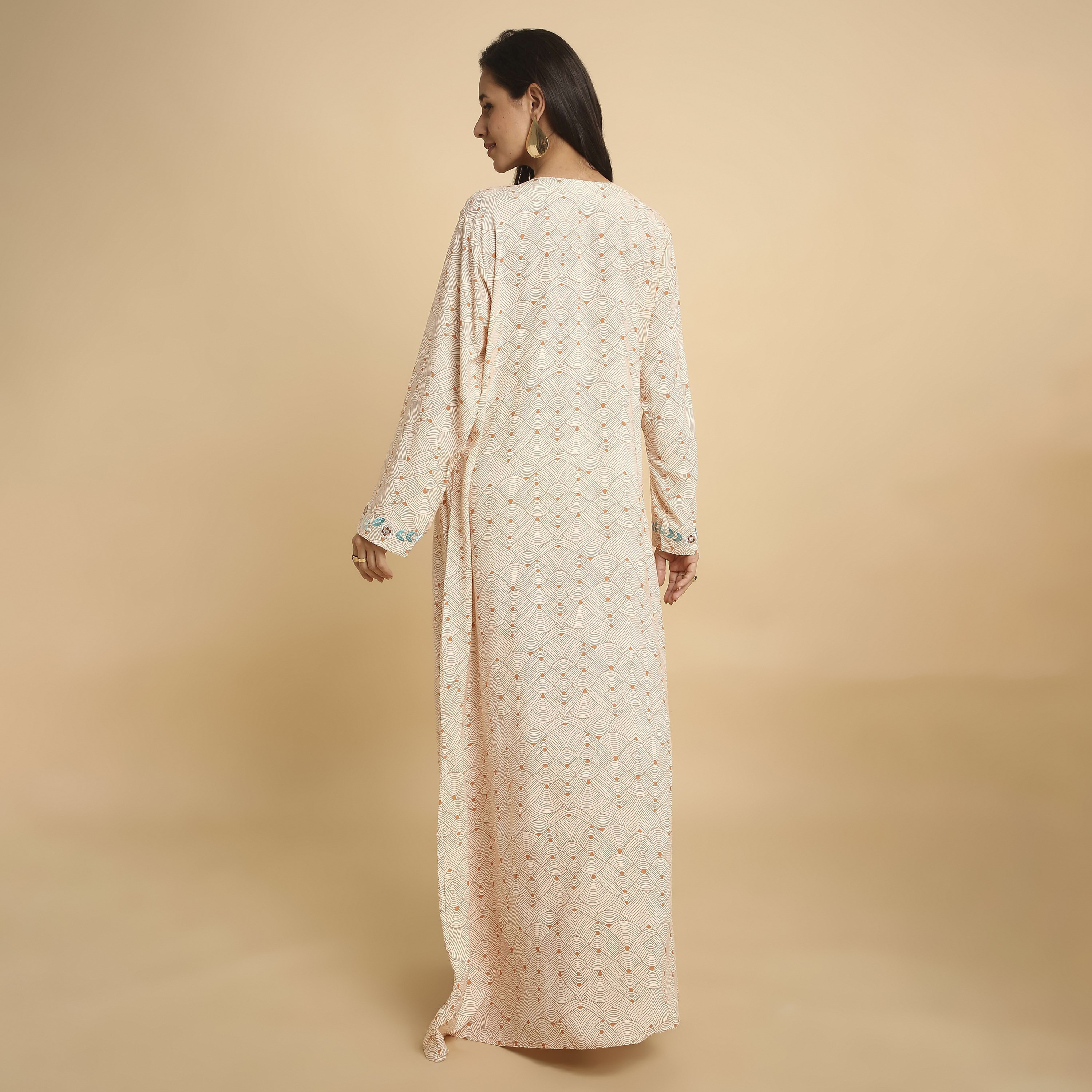 HanaandSara Abstract Wave Print Round Neck Women's Tiered Jalabiya-women-arabicclothing-jalabiyas-image-5