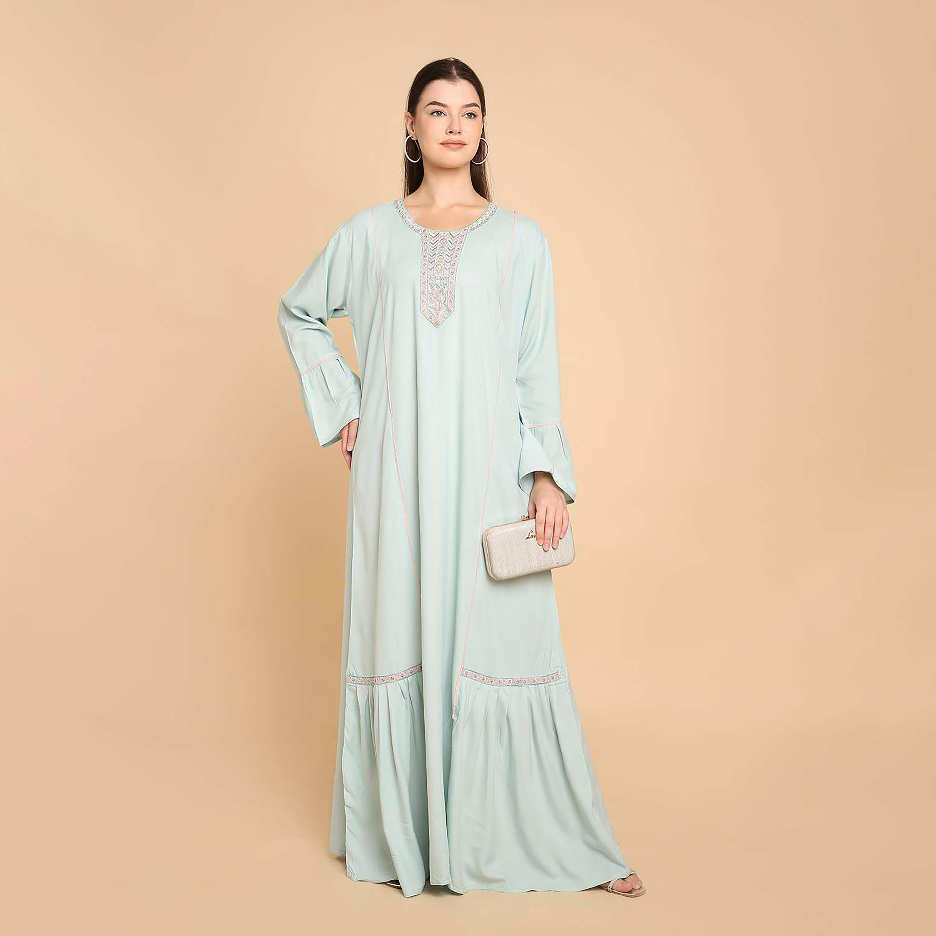 جلابية نسائية بياقة مطرزة وأكمام جرس من هناأندسارة-women-arabicclothing-jalabiyas-image-11