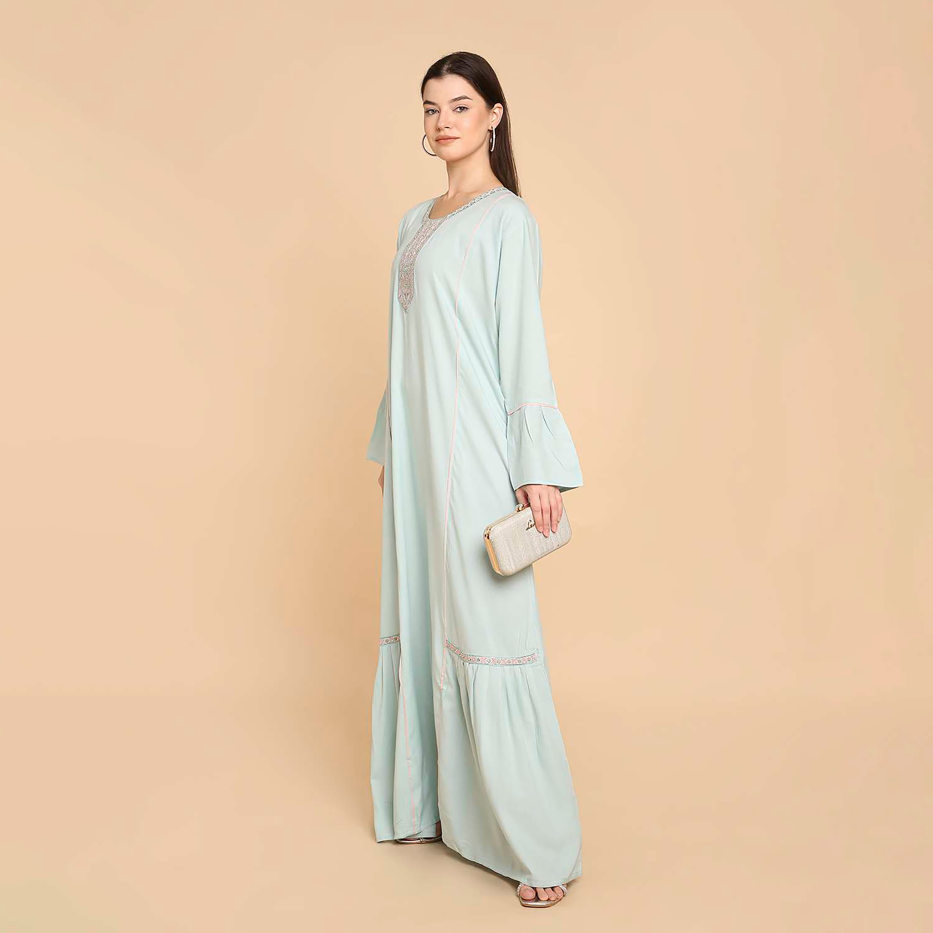 جلابية نسائية بياقة مطرزة وأكمام جرس من هناأندسارة-women-arabicclothing-jalabiyas-image-13