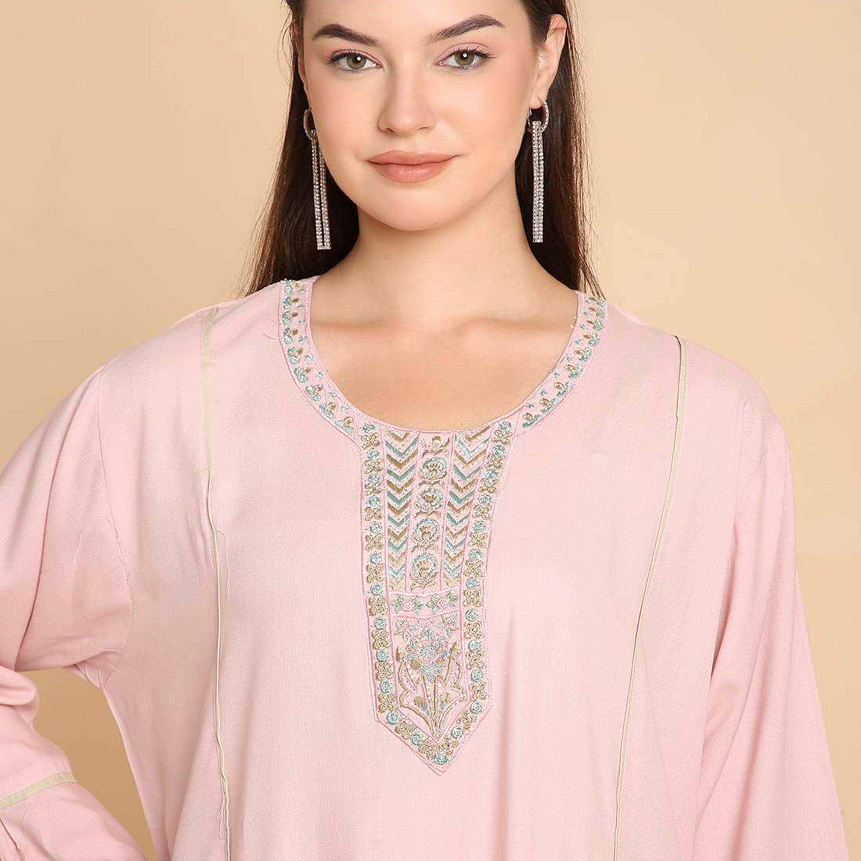 جلابية نسائية بياقة مطرزة وأكمام جرس من هناأندسارة-women-arabicclothing-jalabiyas-image-7