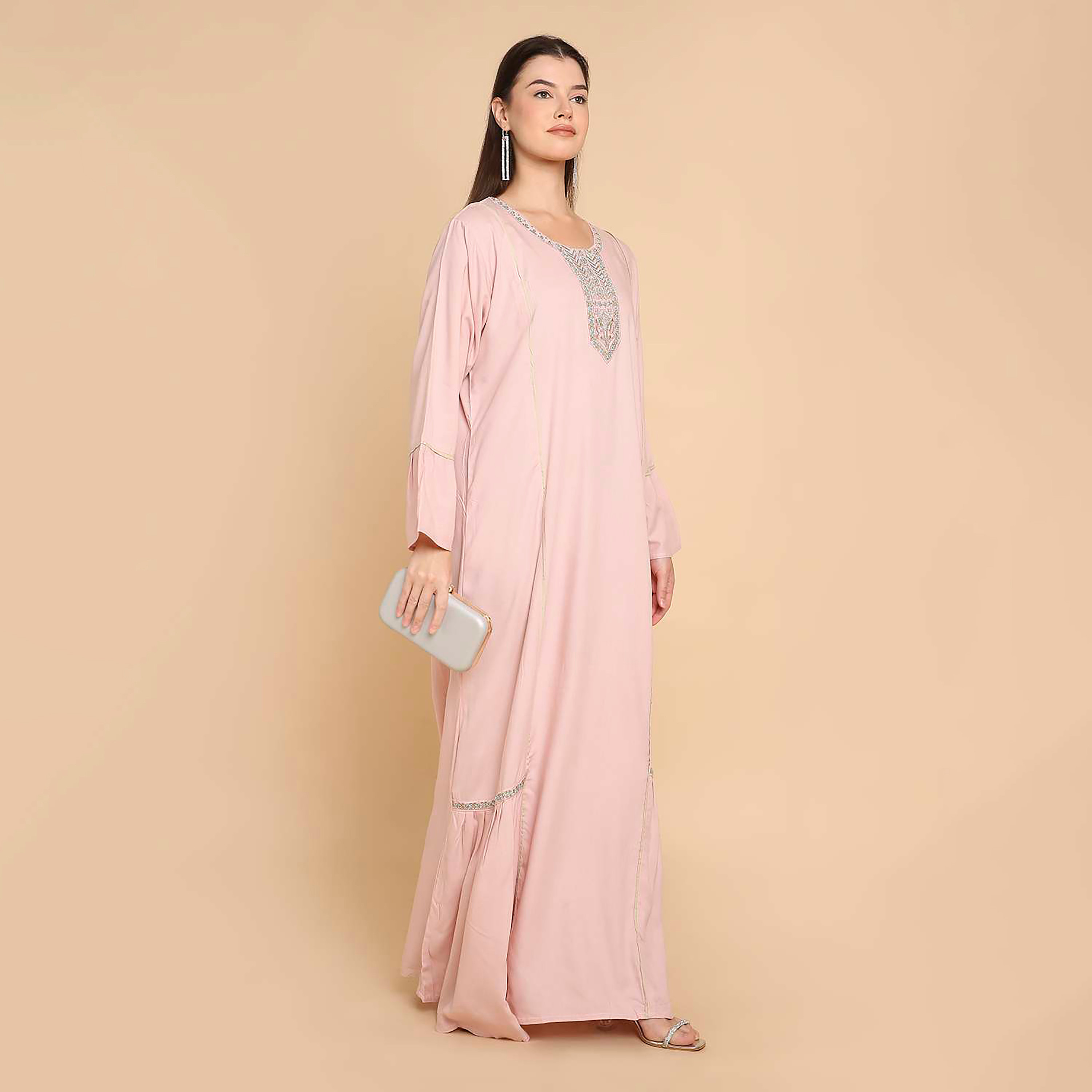 جلابية نسائية بياقة مطرزة وأكمام جرس من هناأندسارة-women-arabicclothing-jalabiyas-image-9