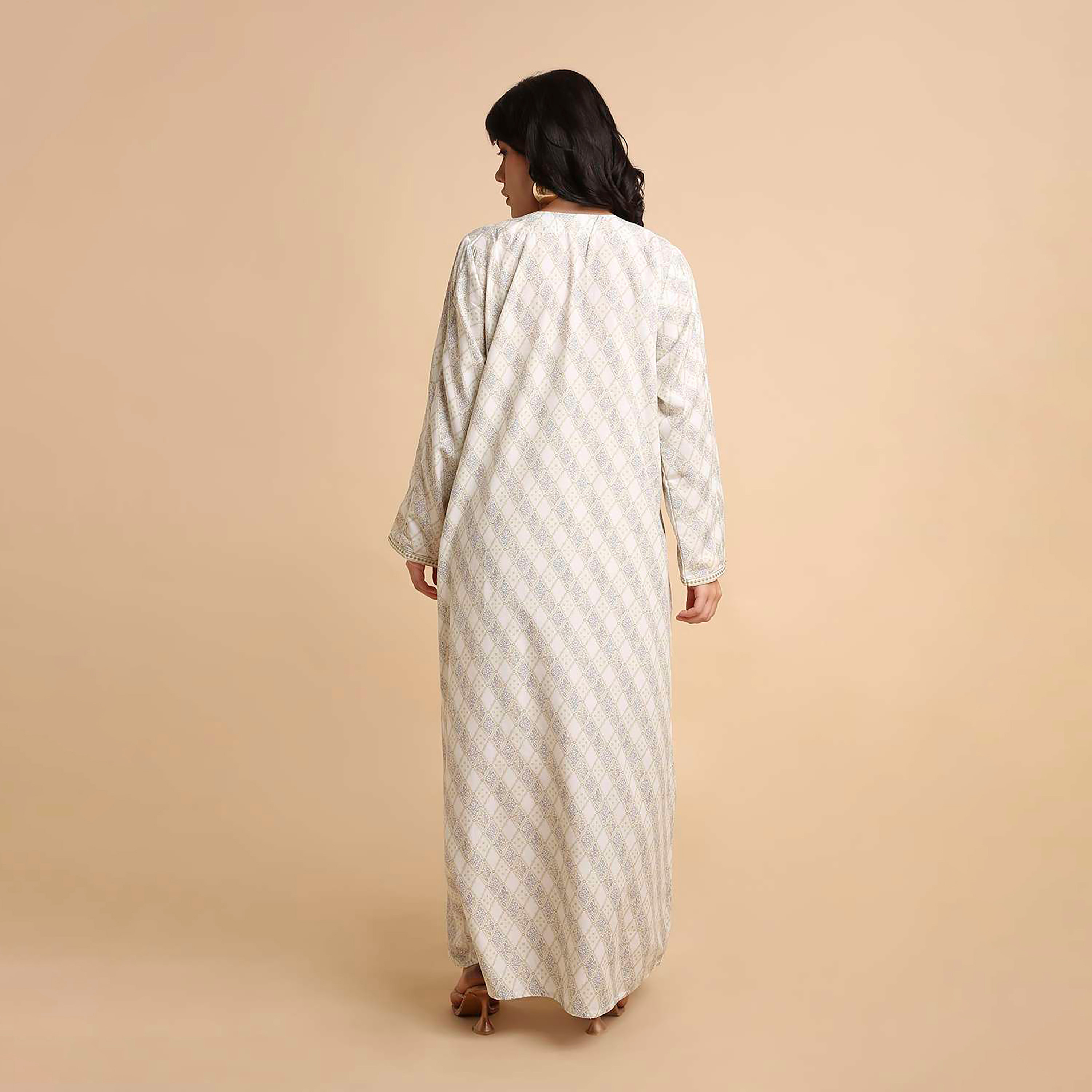 جلابية نسائية بنقشة هندسية وتطريز على الصدر من هنا آند سارة-women-arabicclothing-jalabiyas-image-10
