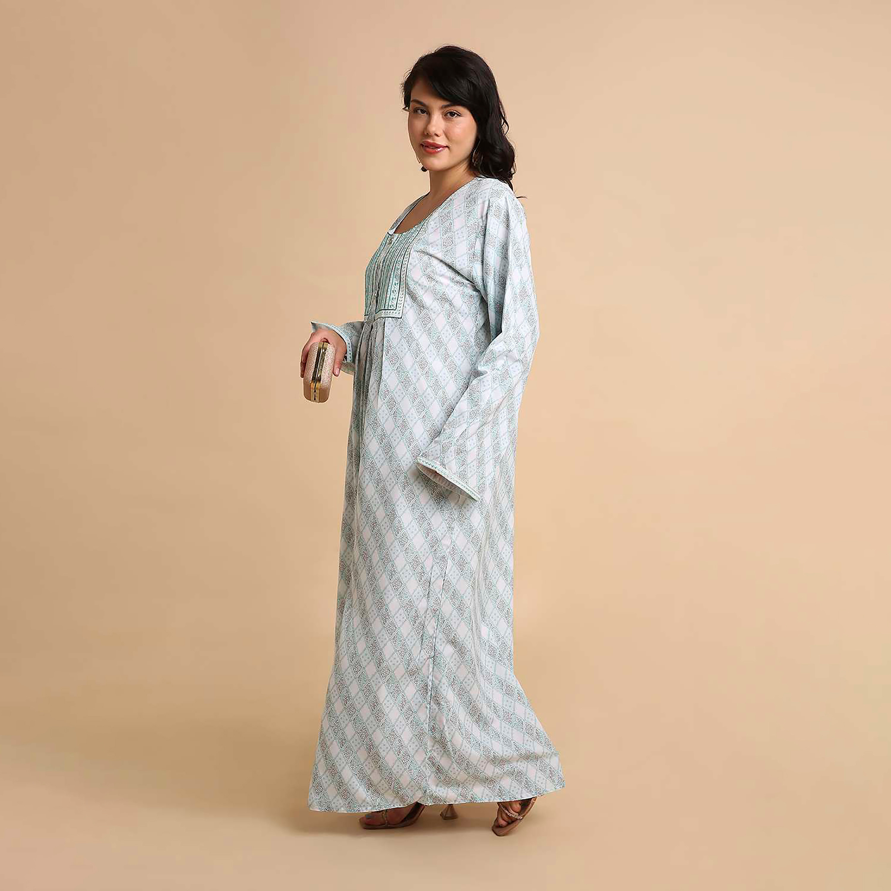 جلابية نسائية بنقشة هندسية وتطريز على الصدر من هنا آند سارة-women-arabicclothing-jalabiyas-image-3